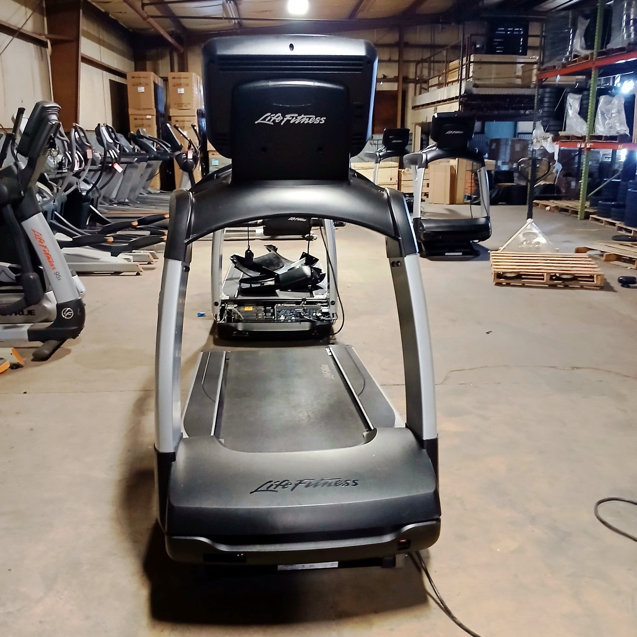 Life Fitness Discover SE 95T Elevation Treadmill