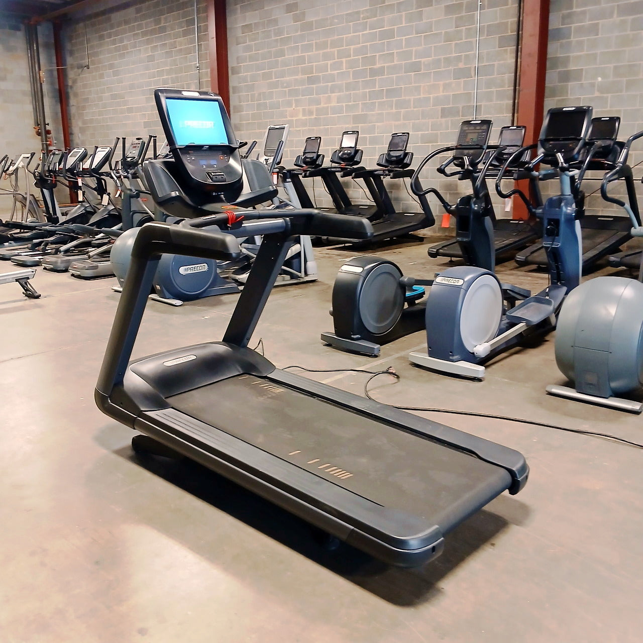 Precor TRM 781 Treadmill w/p82 Console