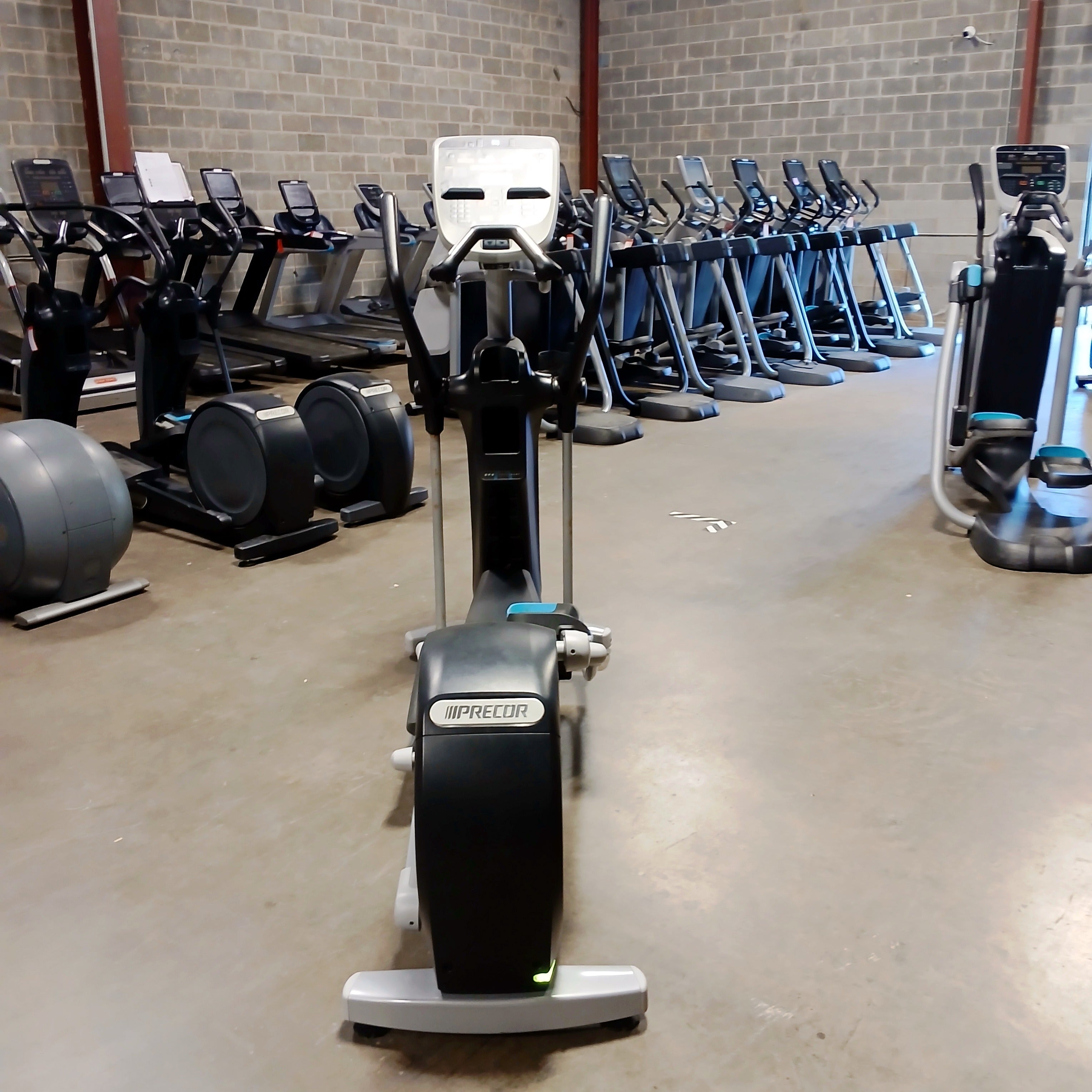 Precor EFX 800-18 Elliptical w/ P30 Console