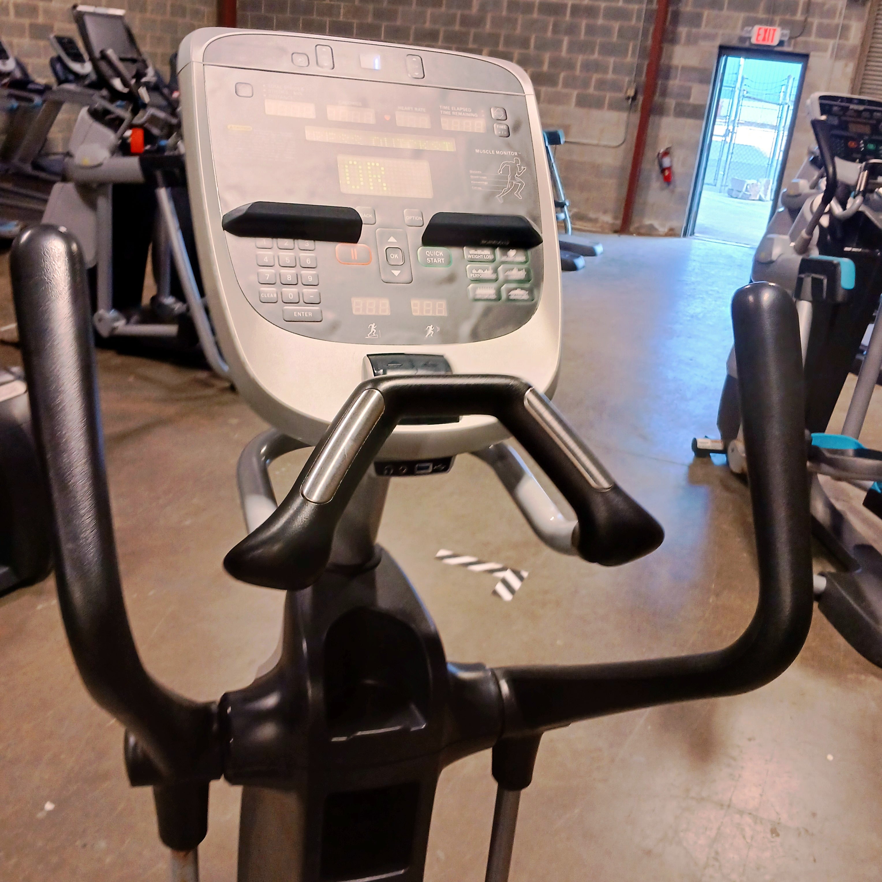 Precor EFX 800-18 Elliptical w/ P30 Console