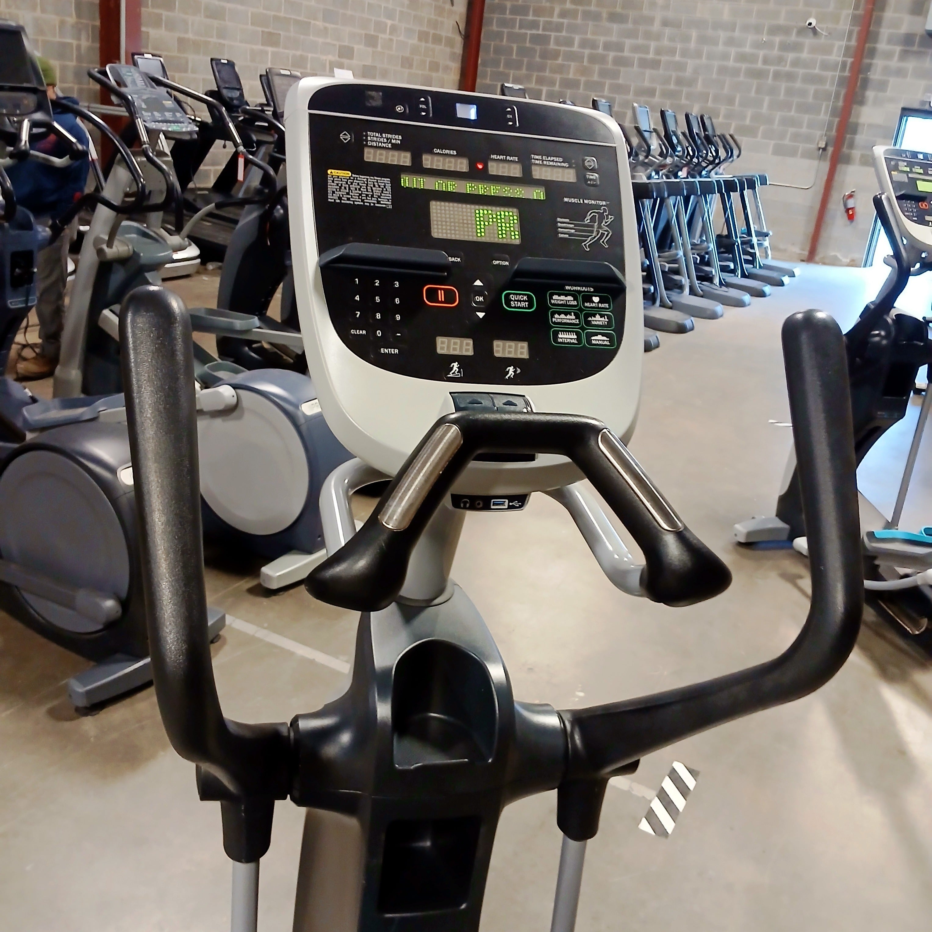Precor EFX 800-18 Elliptical w/ P30 Console
