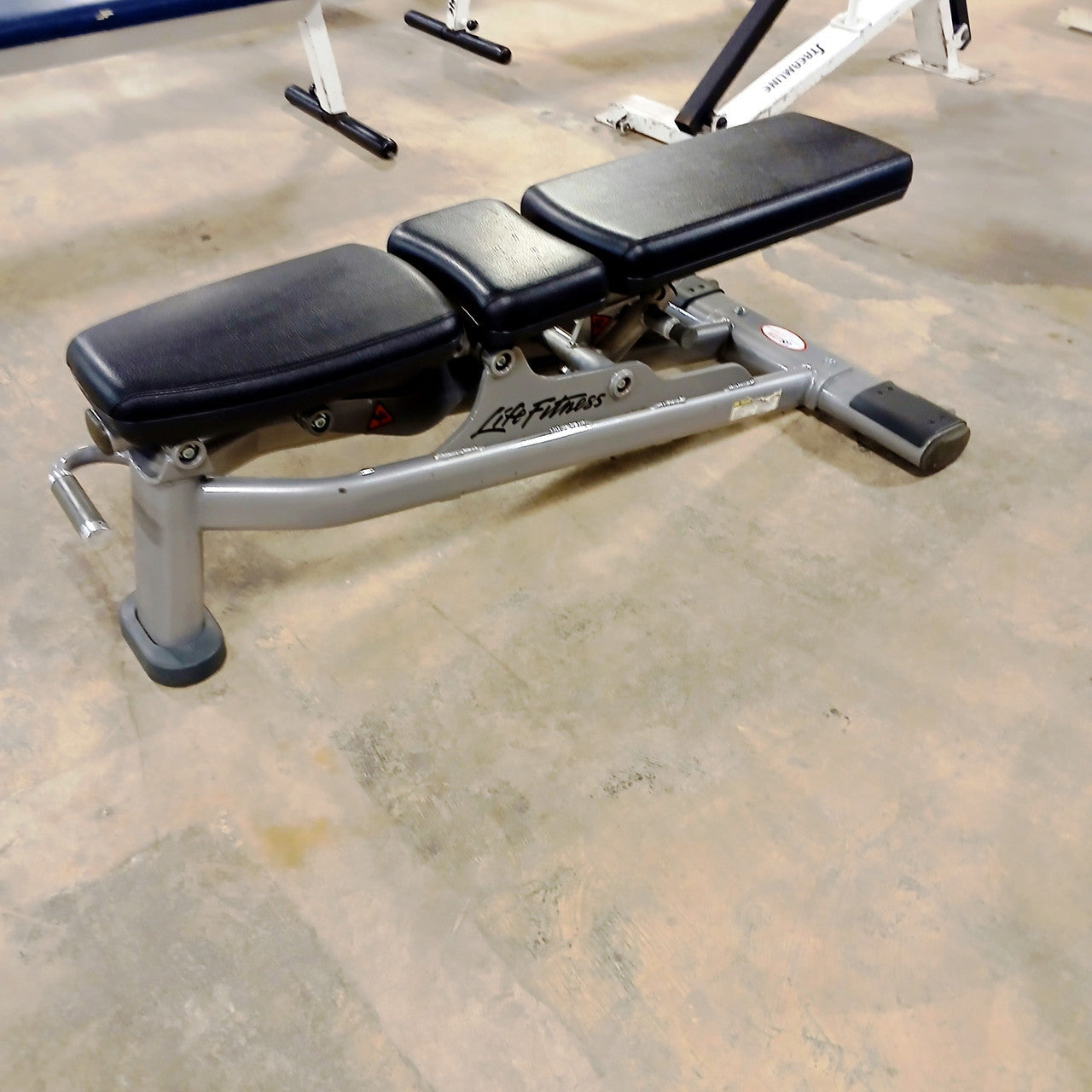 Life Fitness Signature Series Multi-Adjustable Bench