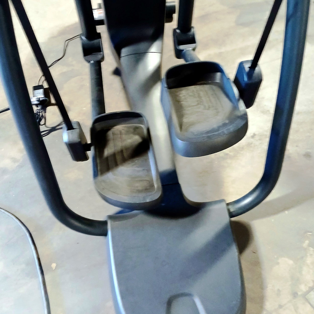 Precor AMT 885 with Open Stride w/P82 Console
