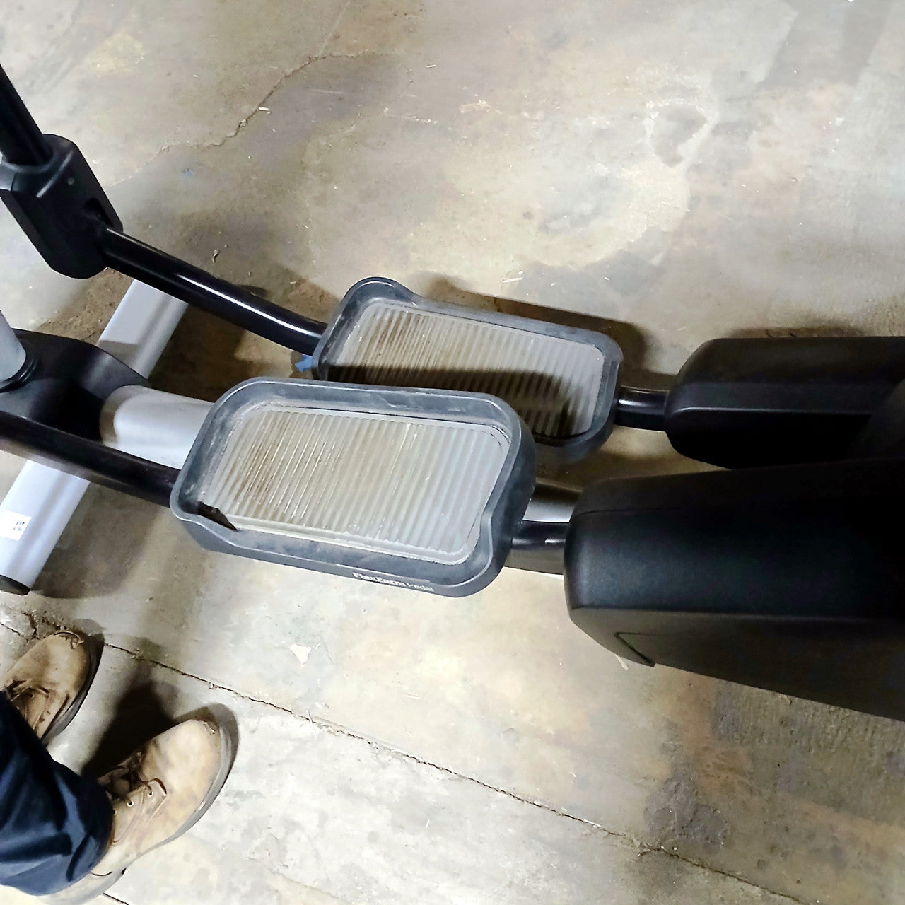 Life Fitness Integrity LNX Elliptical w/ X Console