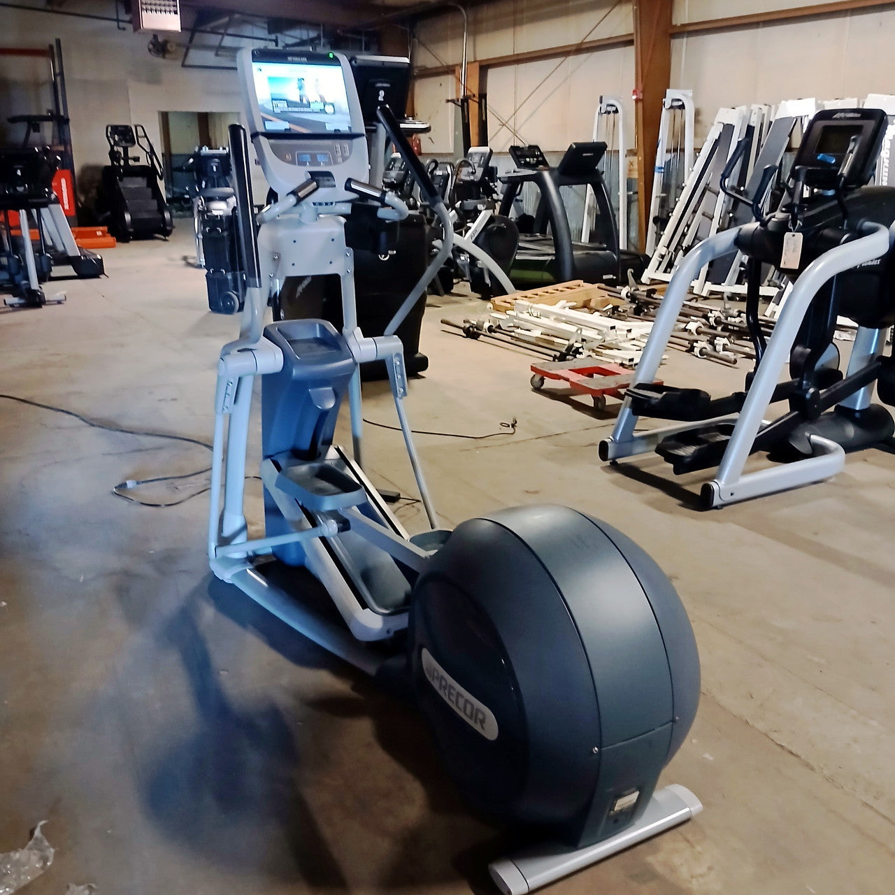 Precor EFX 885 Elliptical Crosstrainer w/ p80 Console