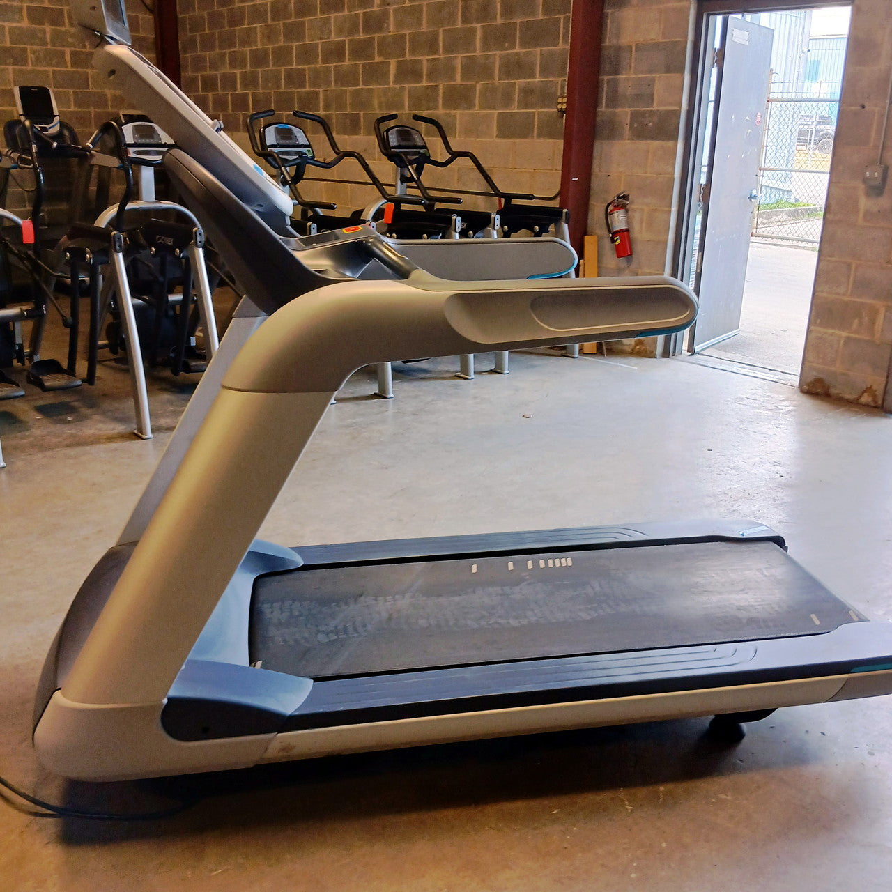 Precor TRM 811 V2 Treadmill w/P10 Console