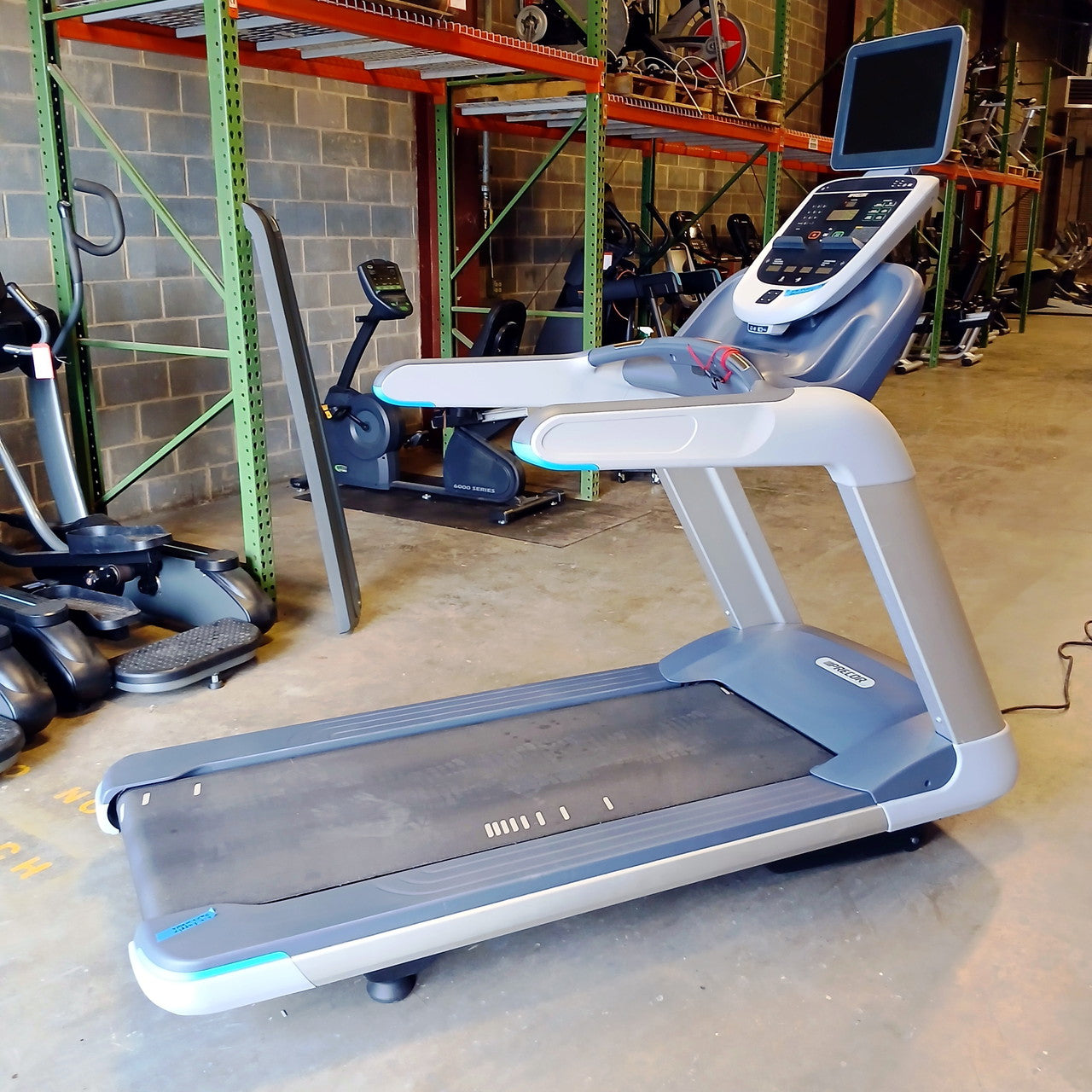 Precor TRM 811 V2 Treadmill w/P10 Console