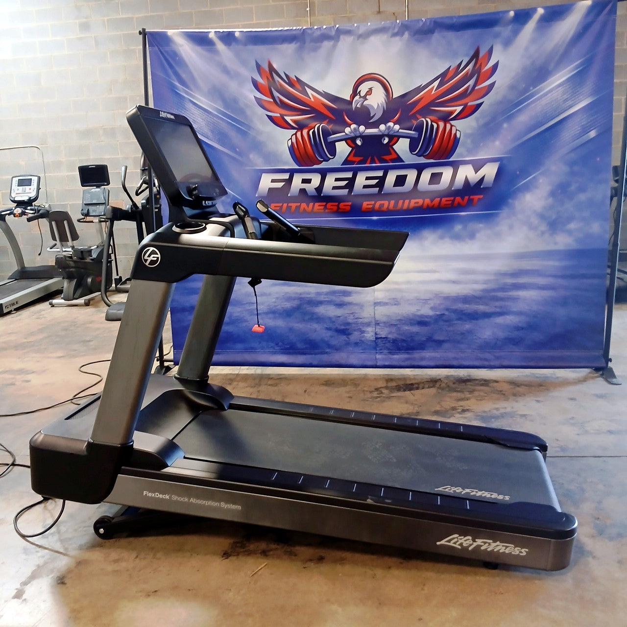 Life Fitness Integrity Treadmill w/ SE3 Console