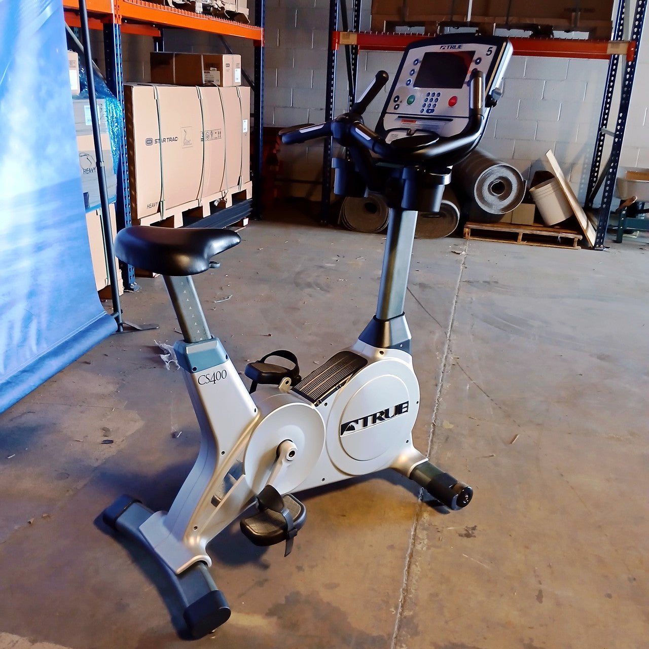 TRUE CS400 Upright Bike w/ Escalate 9 Console