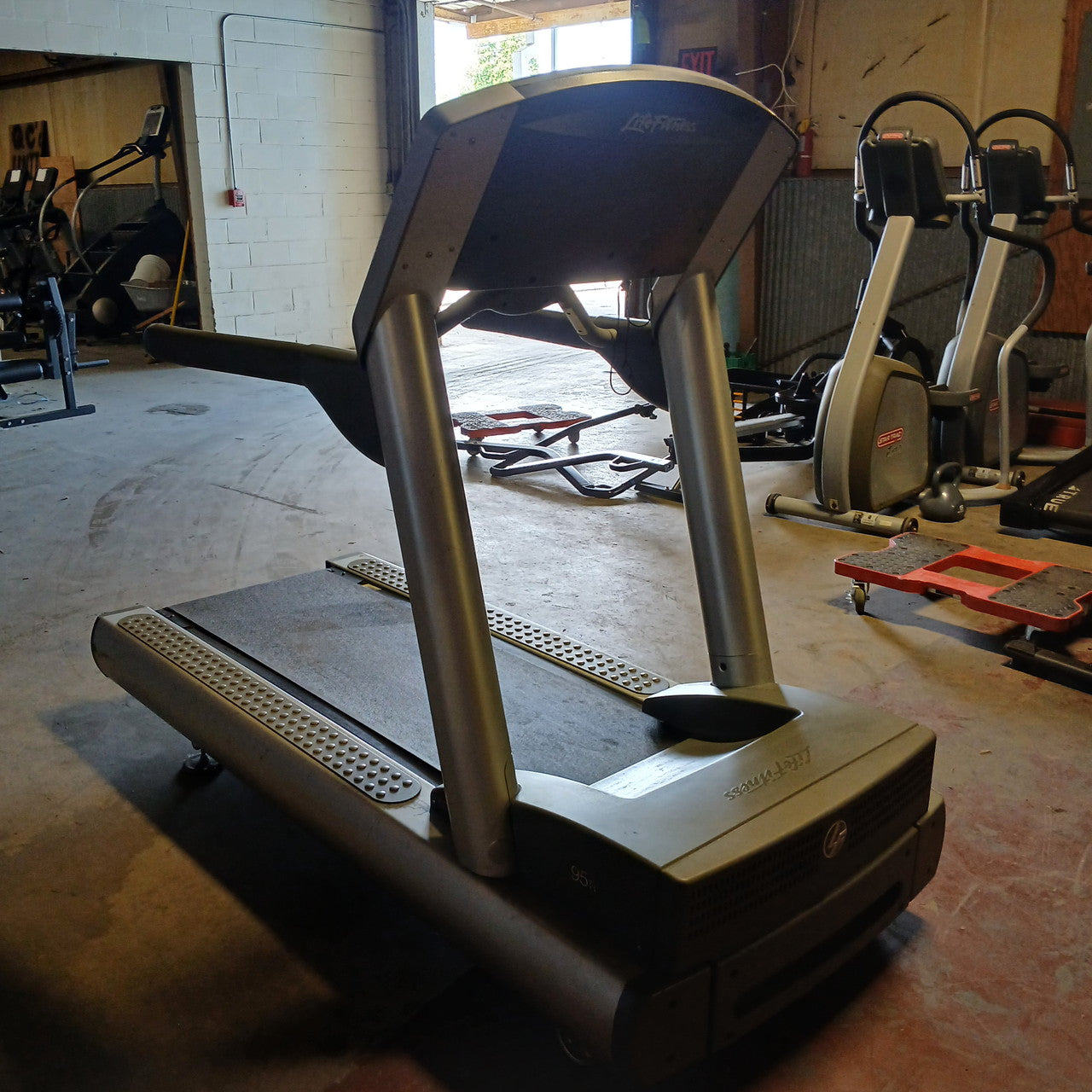 Life Fitness 95Ti Treadmill