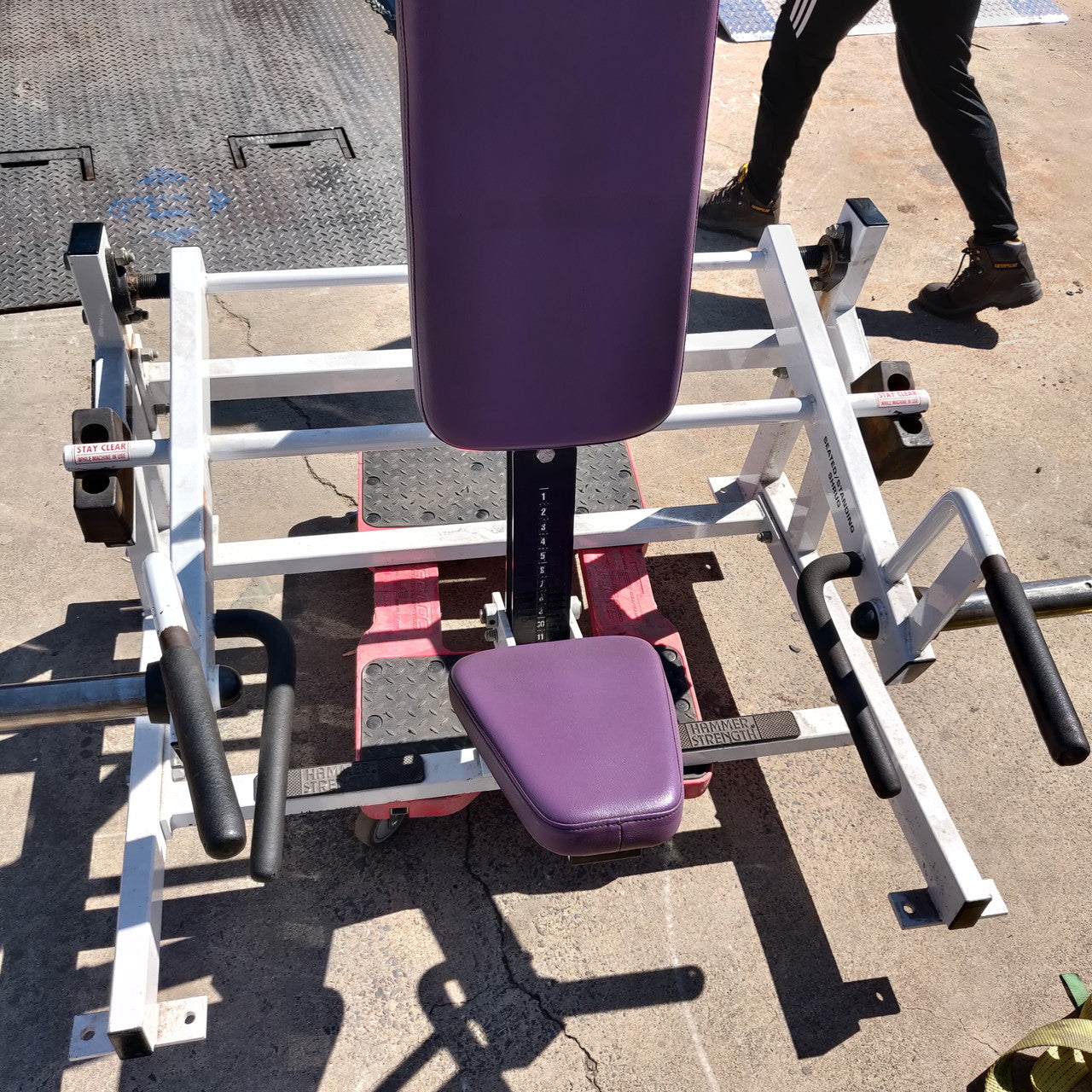 Hammer Strength PL-SH Plate-Loaded Seated/Standing Shrug