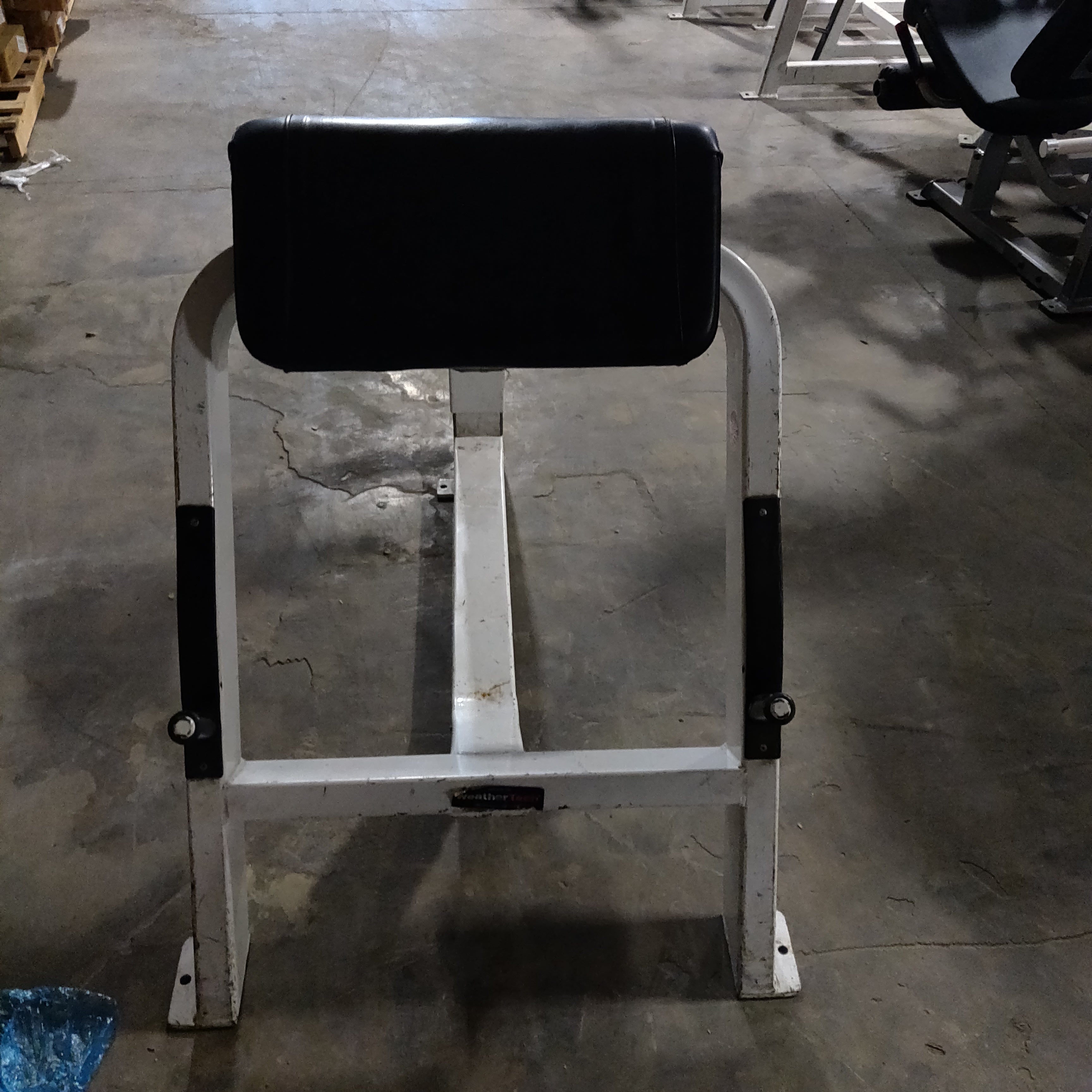 ICARIAN Seated Preacher Arm Curl