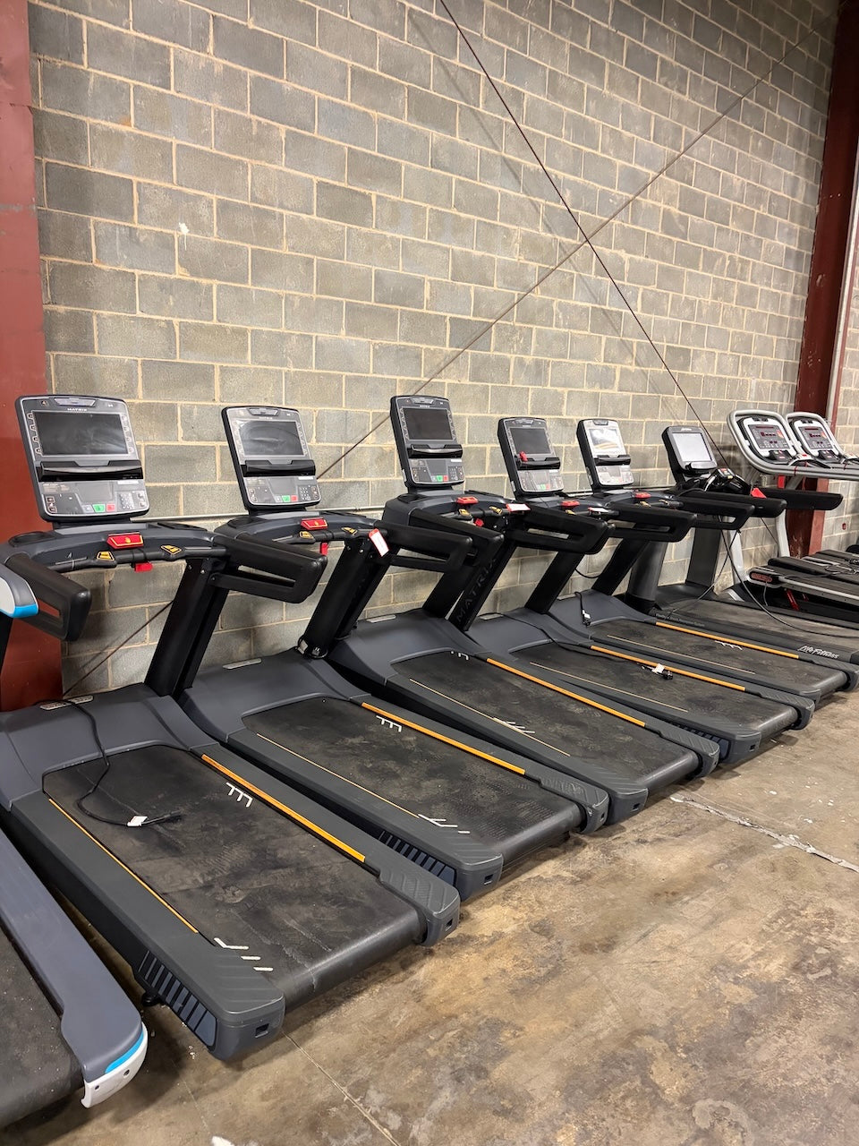 5 Unit Bundle - Matrix Endurance Treadmill w/ Premium LED Console