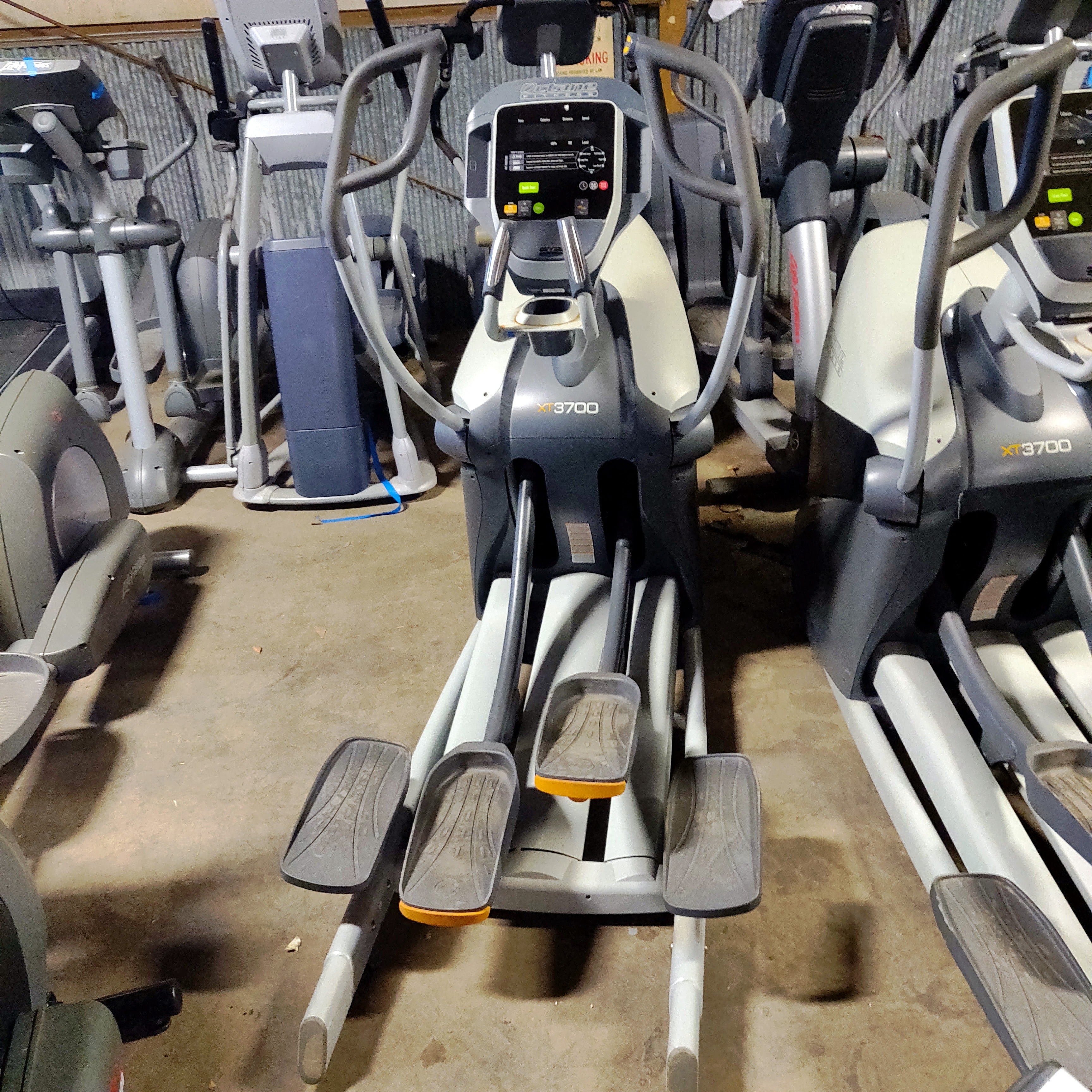 Octane XT3700 Elliptical w/Smart Console