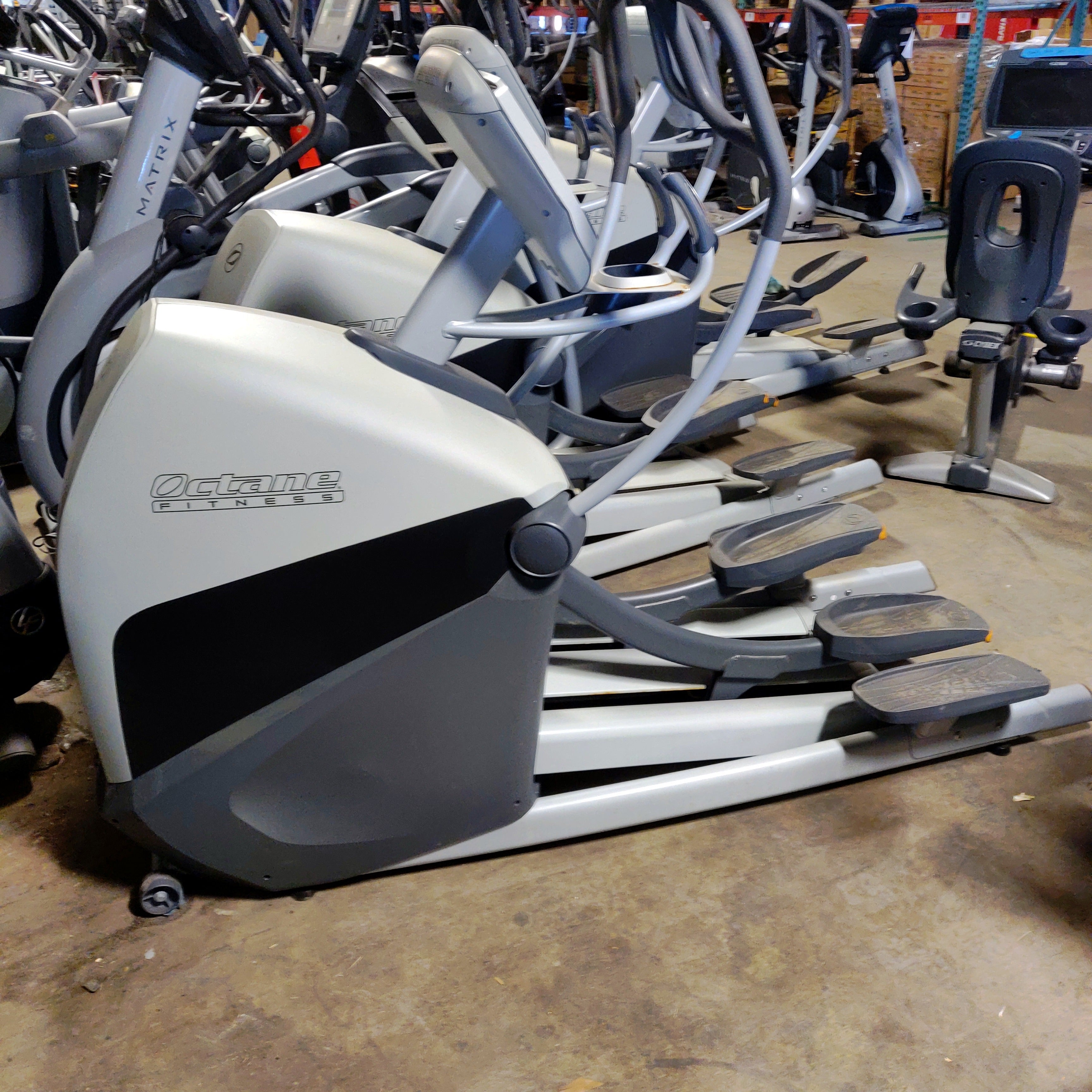 Octane XT3700 Elliptical w/Smart Console