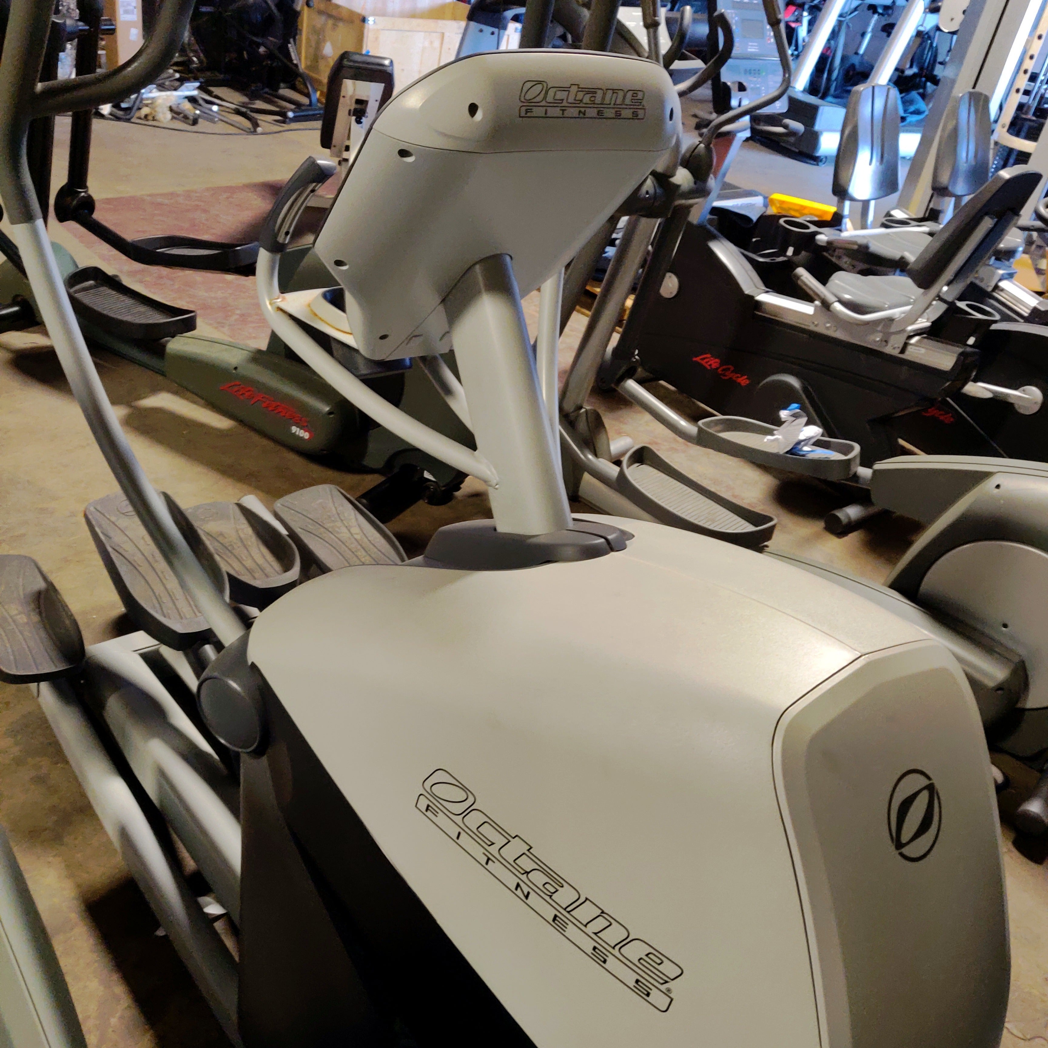 Octane XT3700 Elliptical w/Smart Console