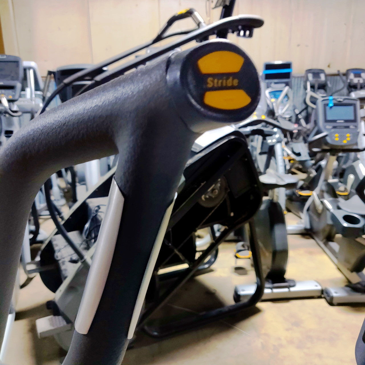 Octane Fitness XT4700 Elliptical w/Smart Console