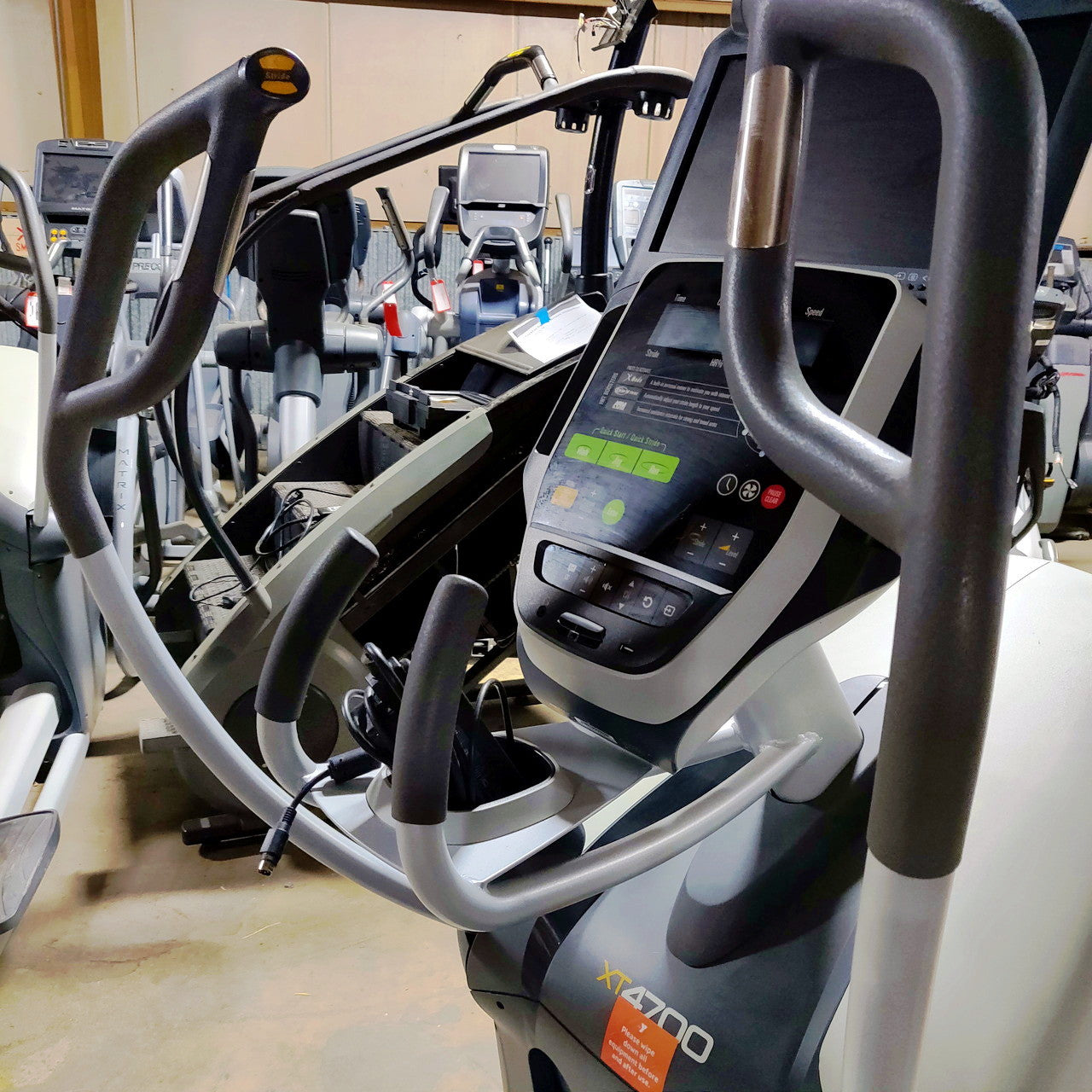 Octane Fitness XT4700 Elliptical w/Smart Console