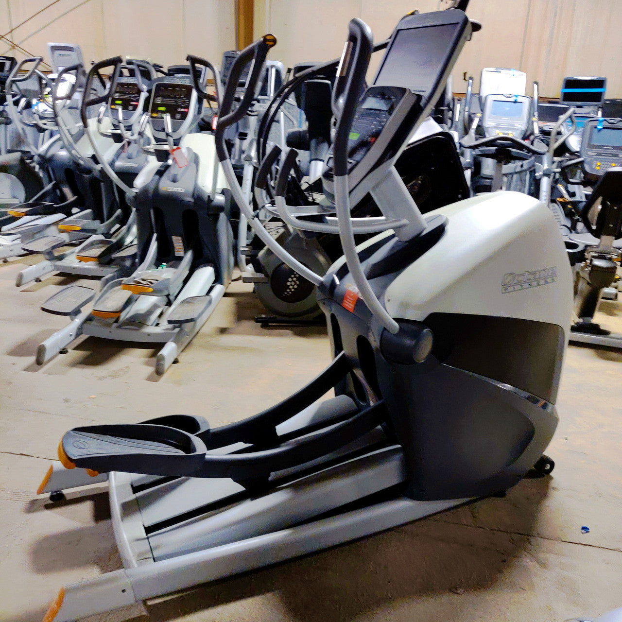 Octane Fitness XT4700 Elliptical w/Smart Console