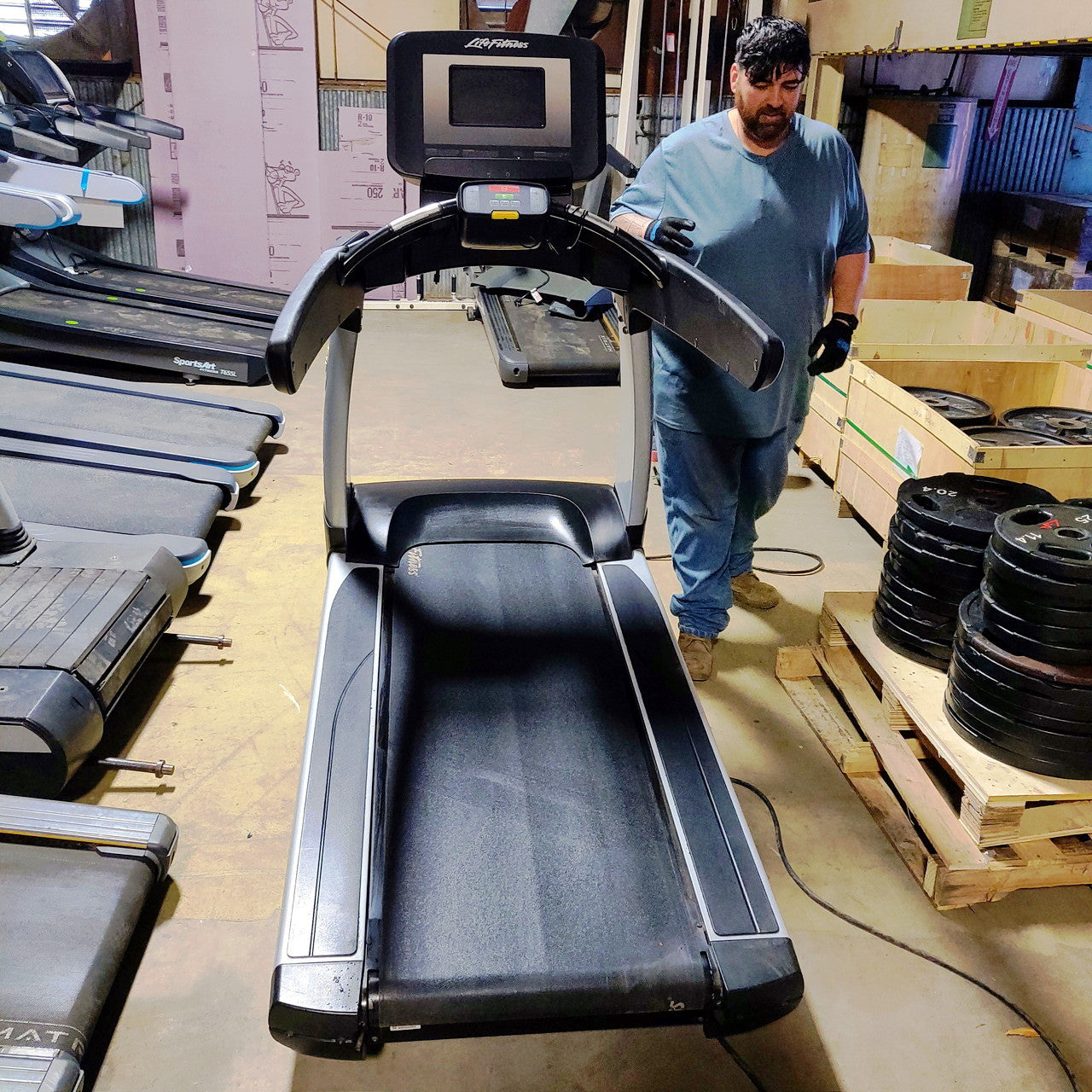 Life Fitness Discover SI 95T Elevation Treadmill