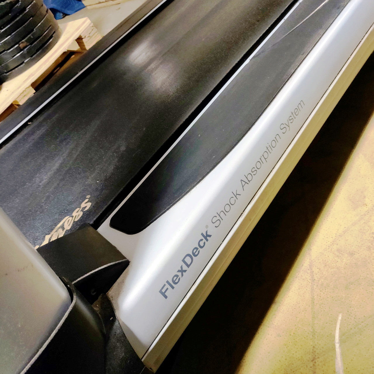 Life Fitness Discover SI 95T Elevation Treadmill