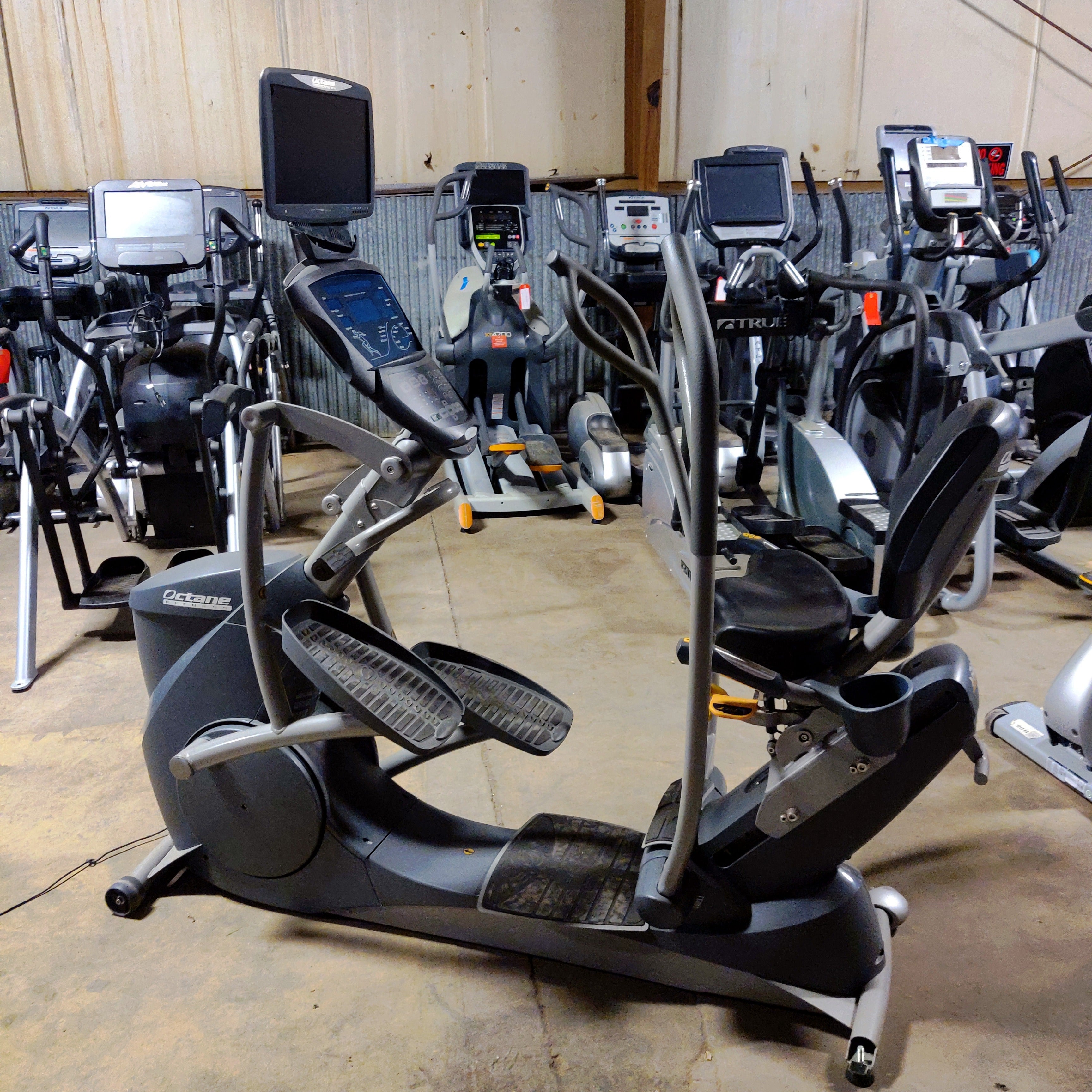 Octane Fitness XR6000 Seated Elliptical