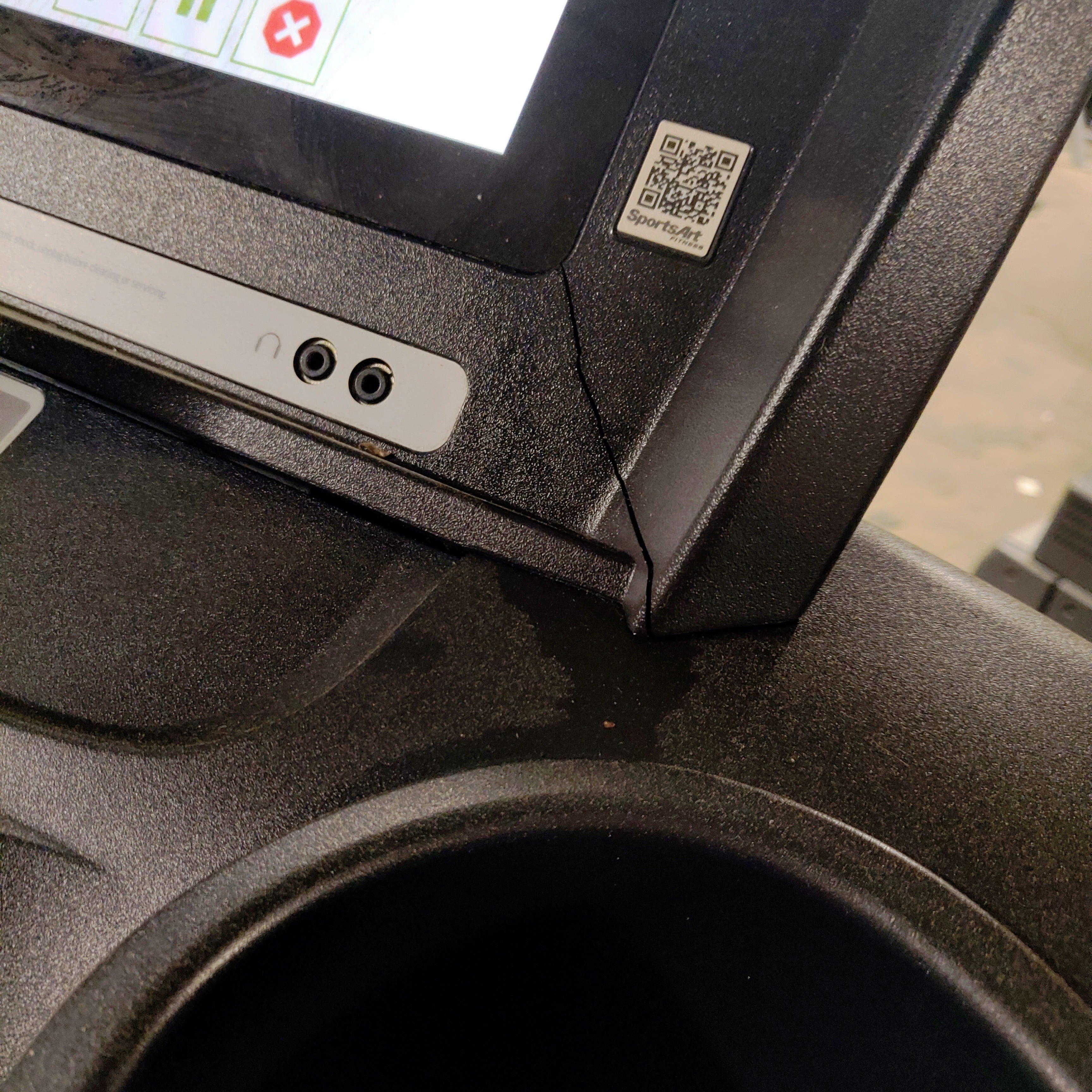 SportsArt T655L Treadmill with the Immersive SENZA Console