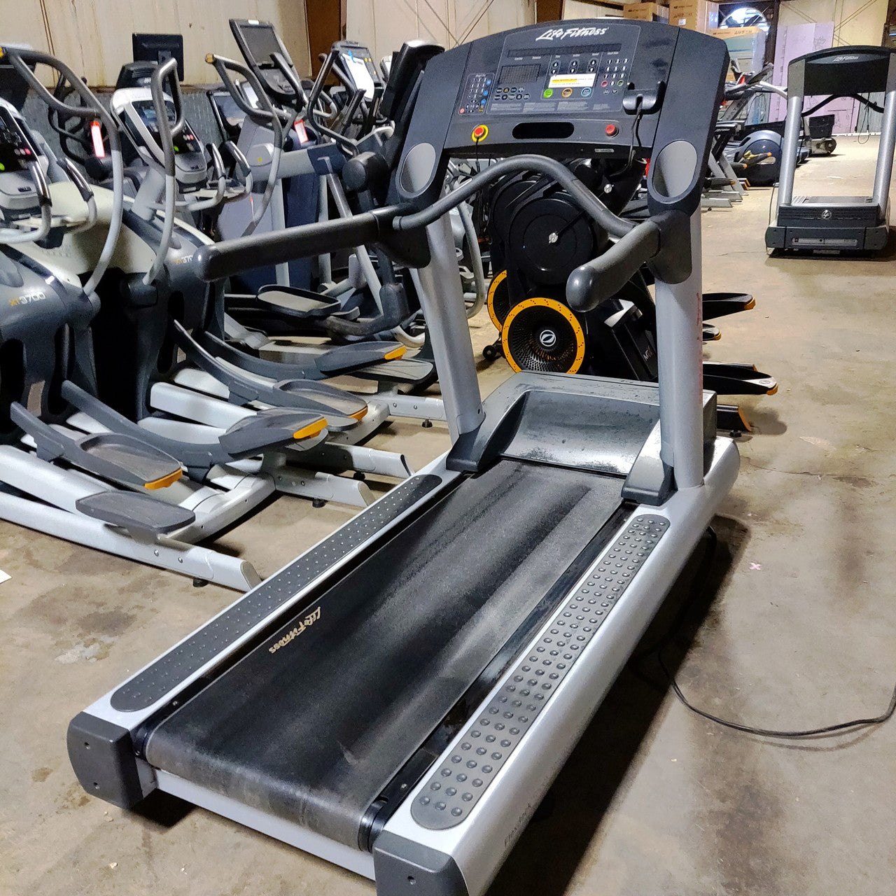 Life Fitness Integrity Series Treadmill CLST