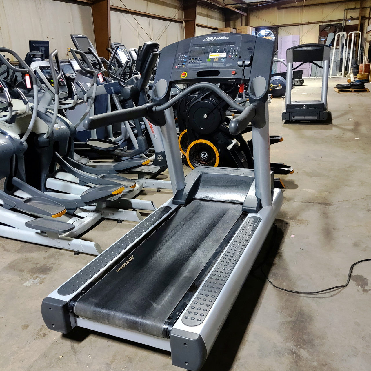 Life Fitness Integrity Series Treadmill CLST