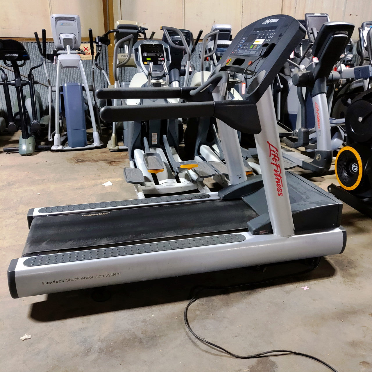 Life Fitness Integrity Series Treadmill CLST