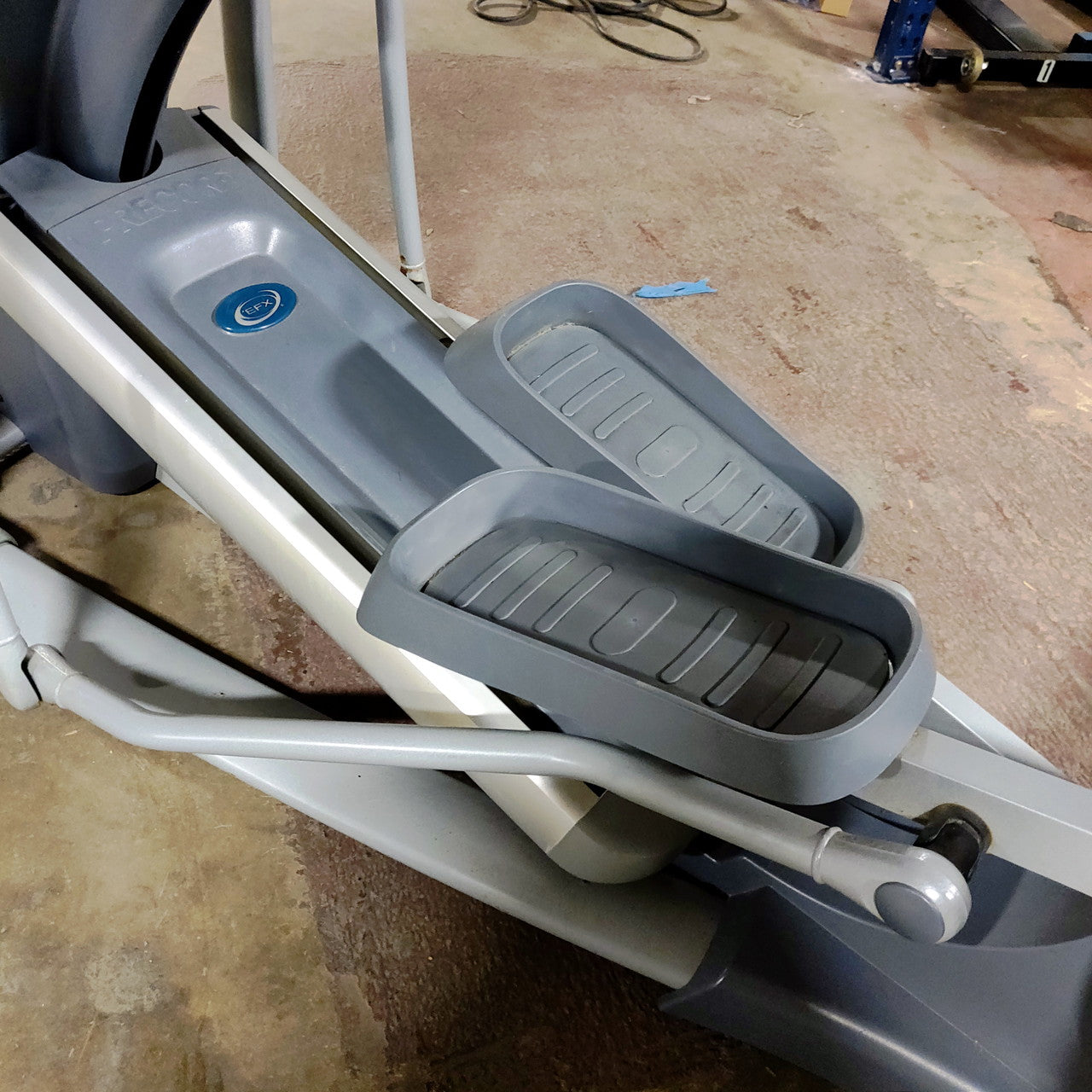 REFURBISHED Precor EFX 576i Experience Series Elliptical