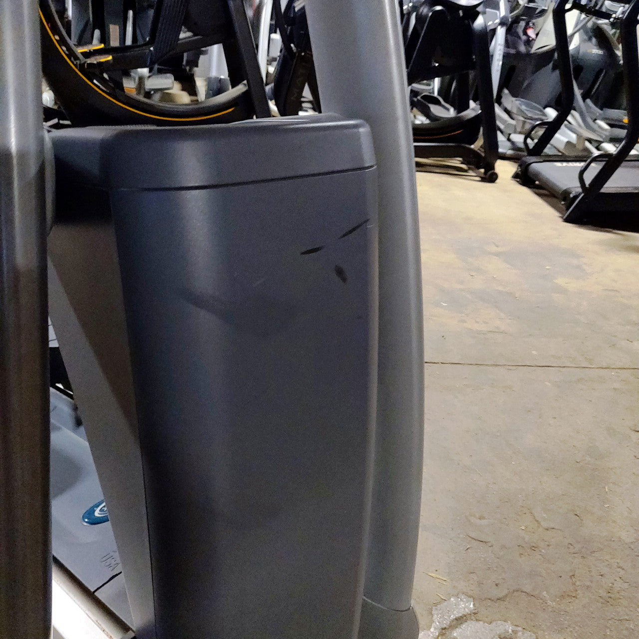 REFURBISHED Precor EFX 576i Experience Series Elliptical