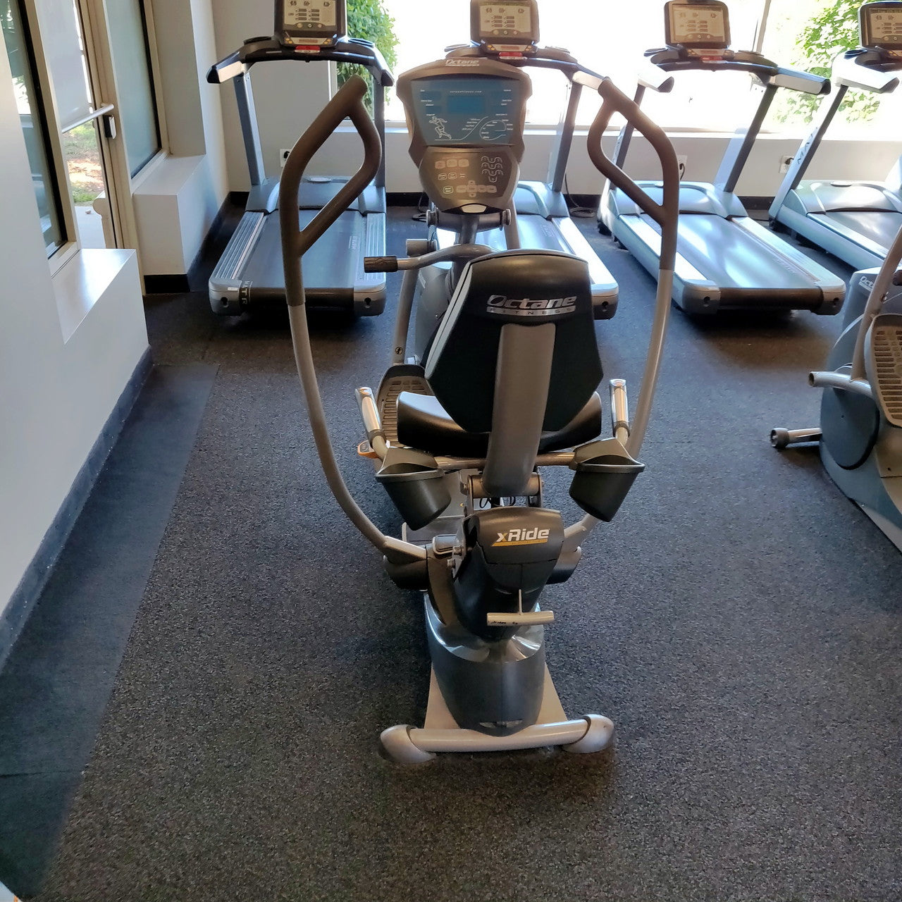 Octane Fitness XR6000 Seated Elliptical