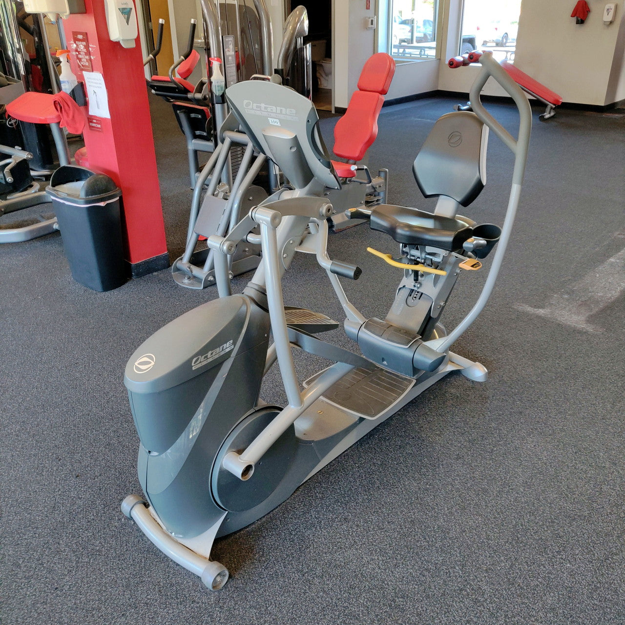 Octane Fitness XR6000 Seated Elliptical