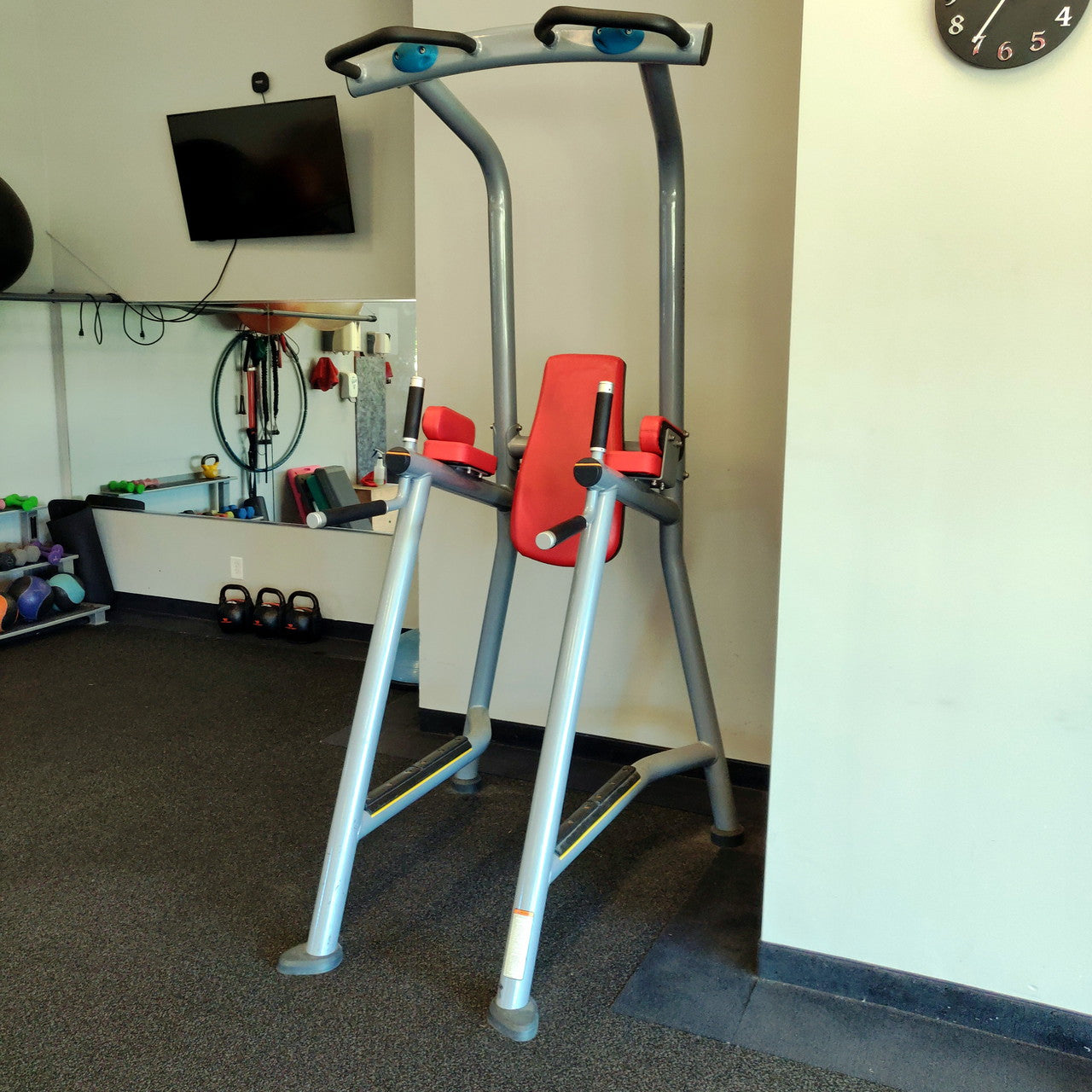 Matrix Magnum Vertical Knee Raise (VKR) w/Chin