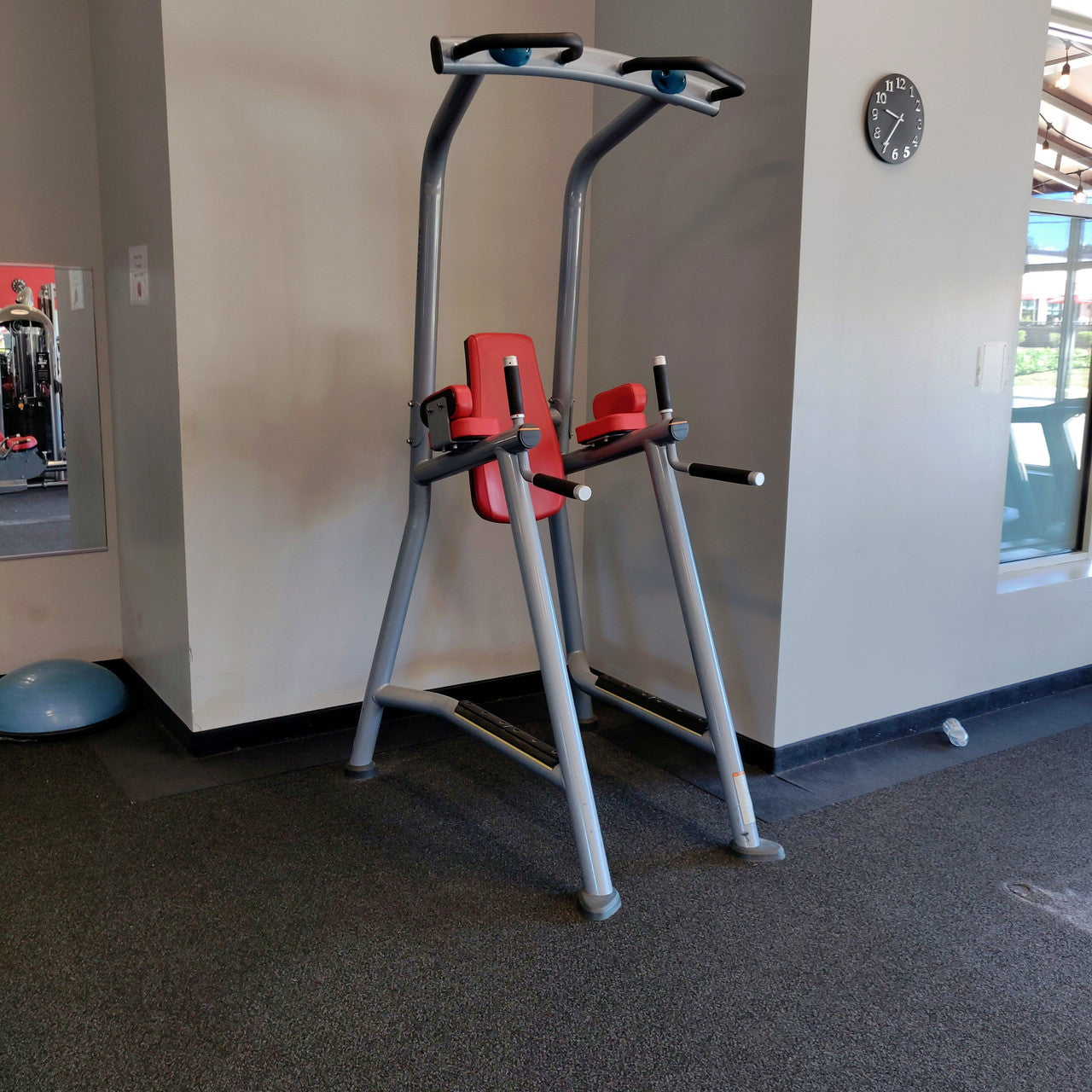 Matrix Magnum Vertical Knee Raise (VKR) w/Chin