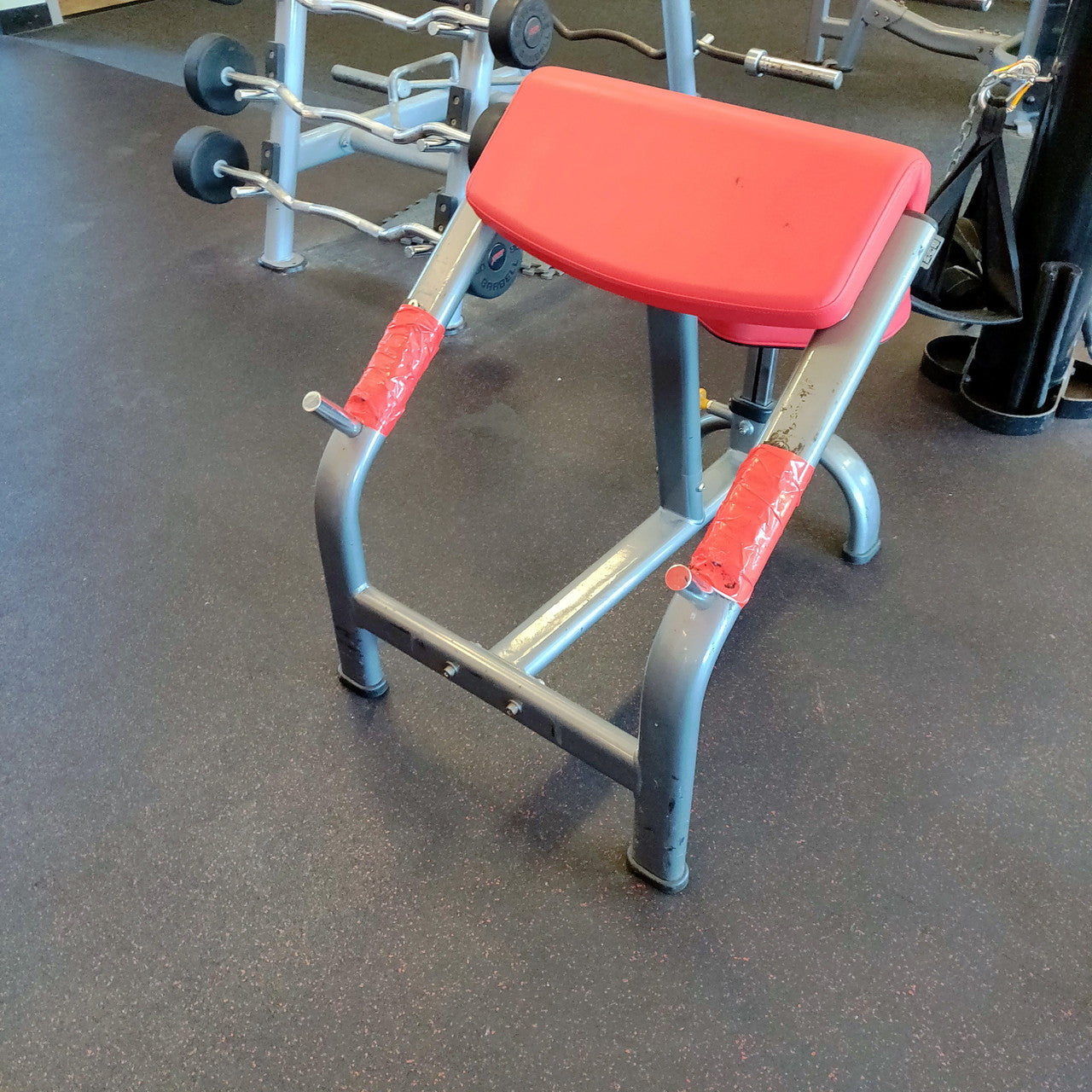 Matrix Seated Preacher Arm Curl Bench