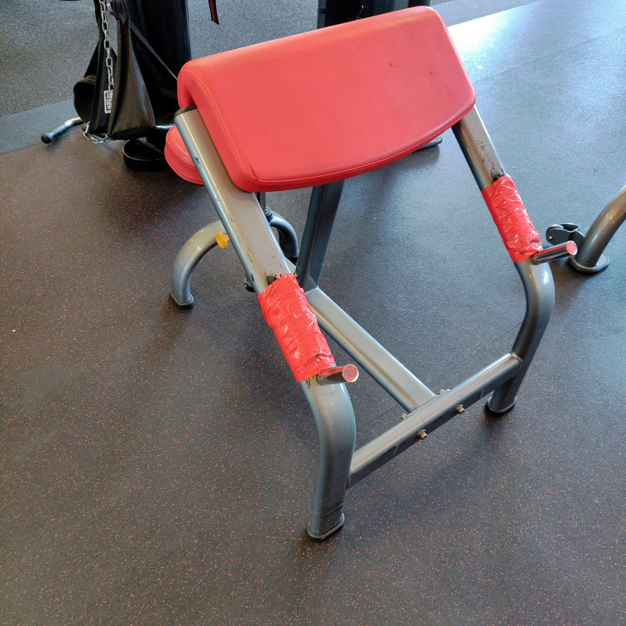 Matrix Seated Preacher Arm Curl Bench