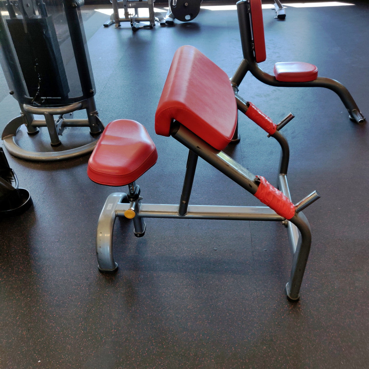 Matrix Seated Preacher Arm Curl Bench