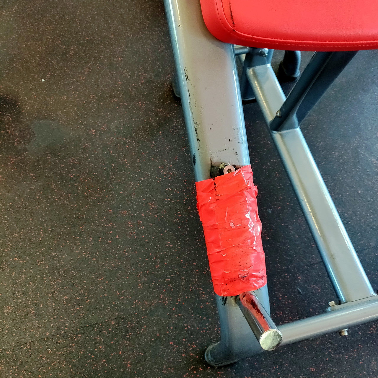 Matrix Seated Preacher Arm Curl Bench