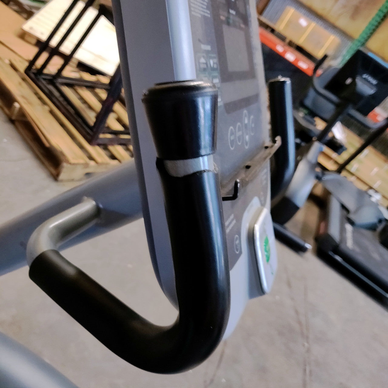 Precor 846i-R Experience Recumbent Exercise Bike