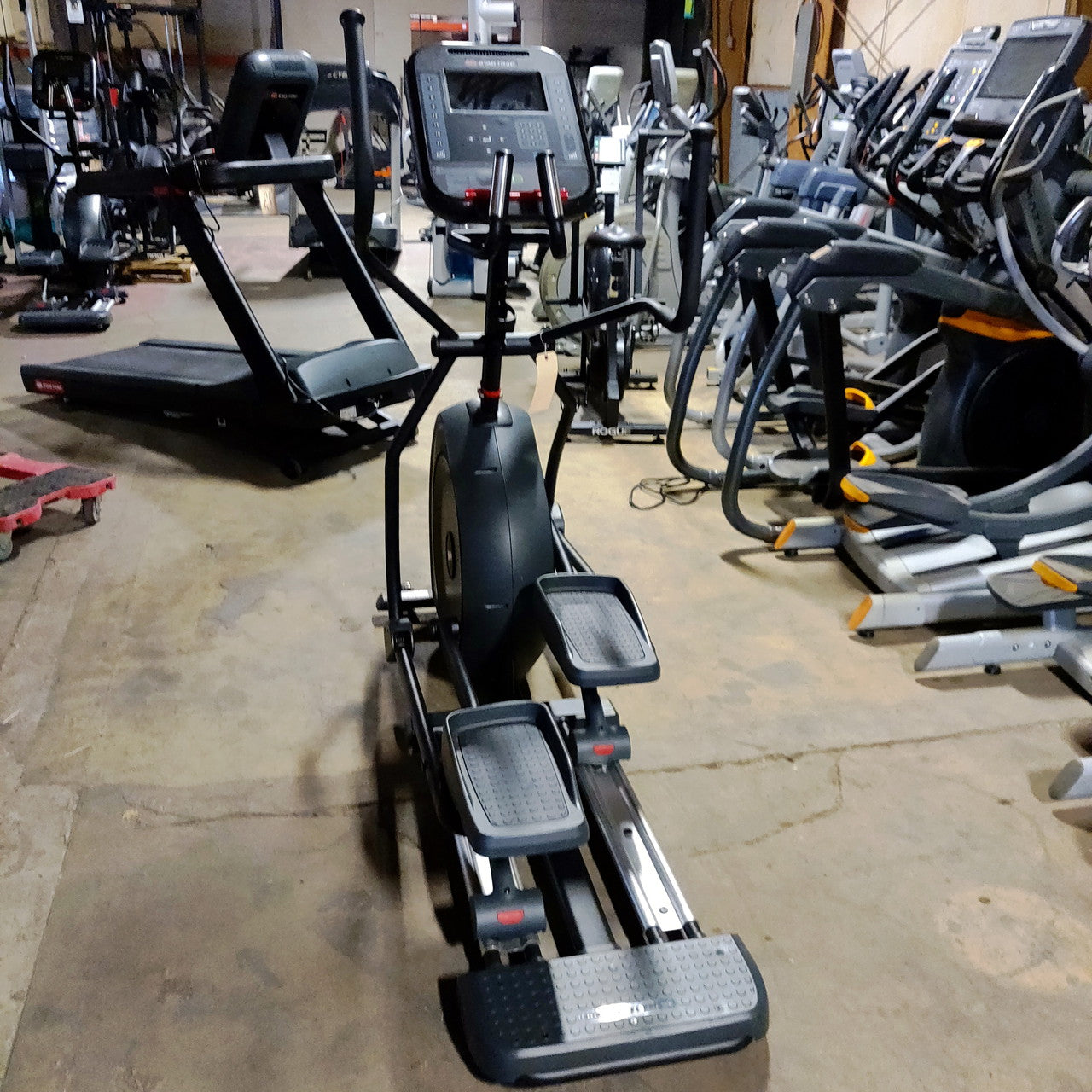 Star Trac 4CT Cross Trainer Elliptical with LCD Console