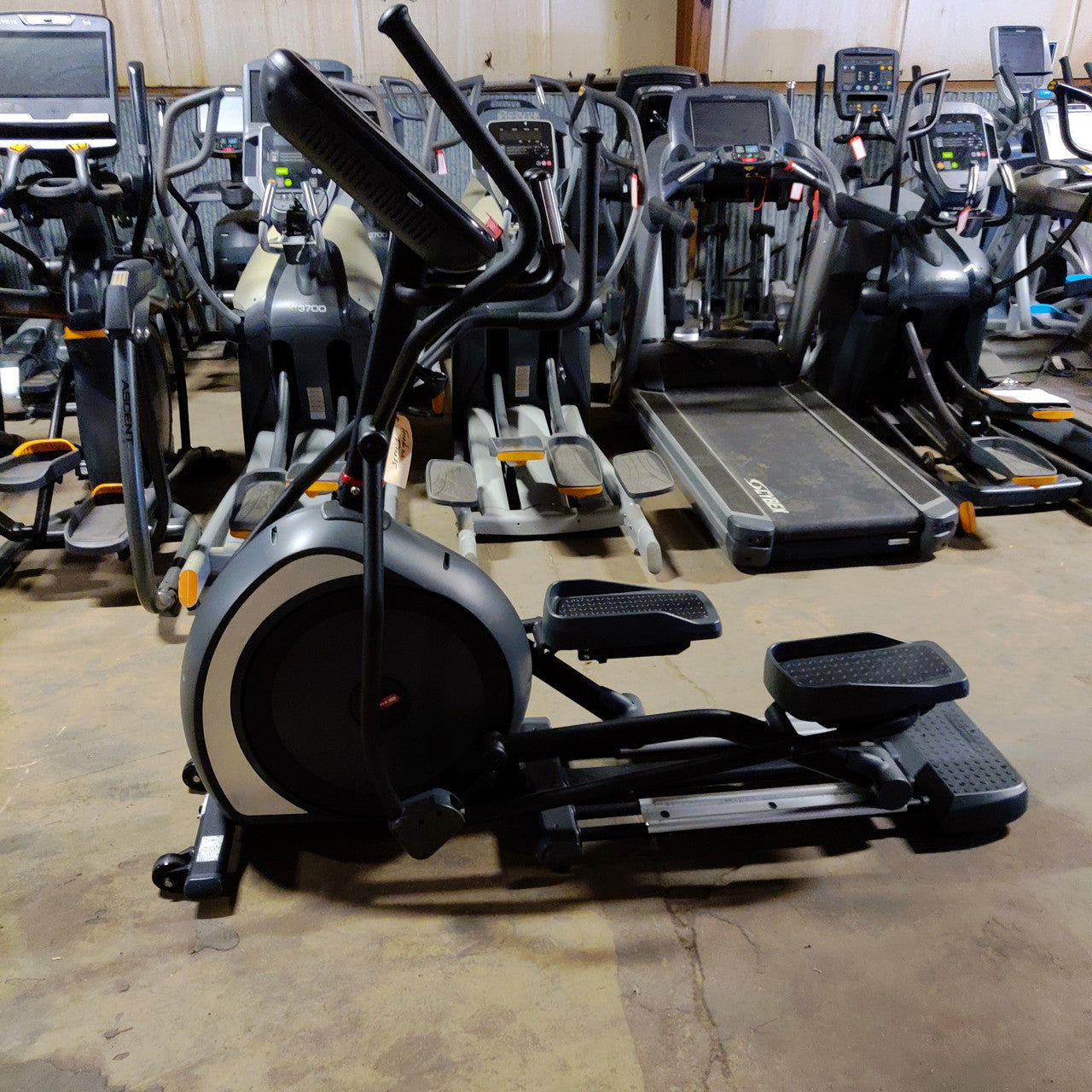 Star Trac 4CT Cross Trainer Elliptical with LCD Console