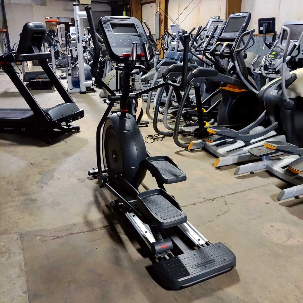 Star Trac 4CT Cross Trainer Elliptical with LCD Console