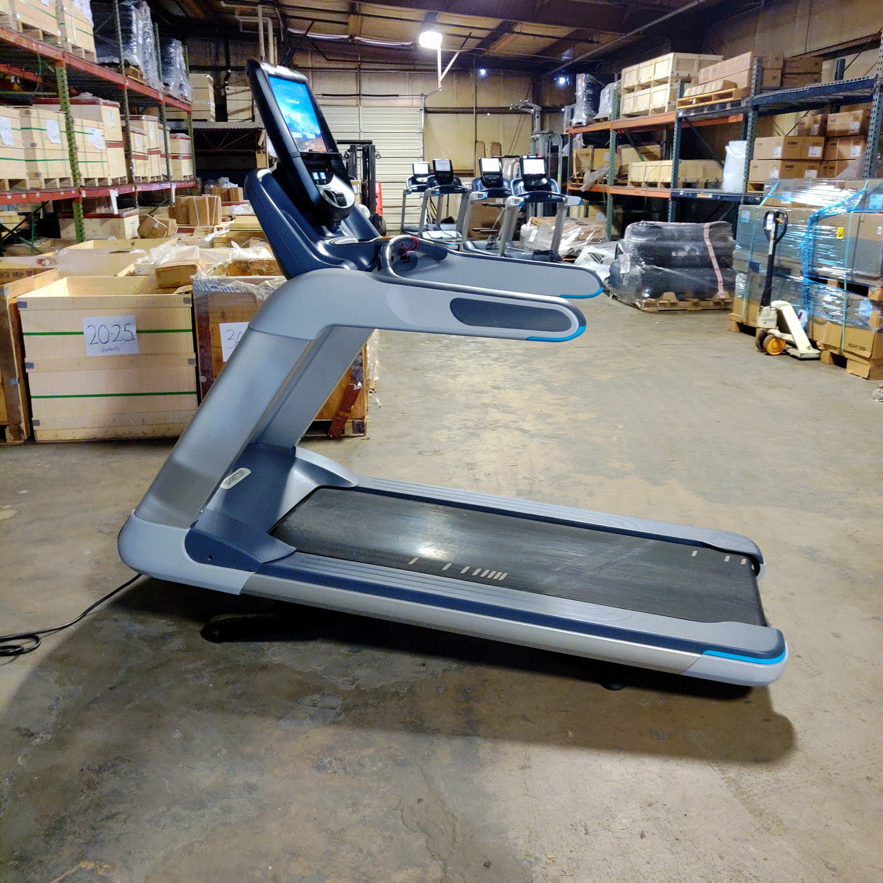 Precor TRM 885 Treadmill w/P82 Console