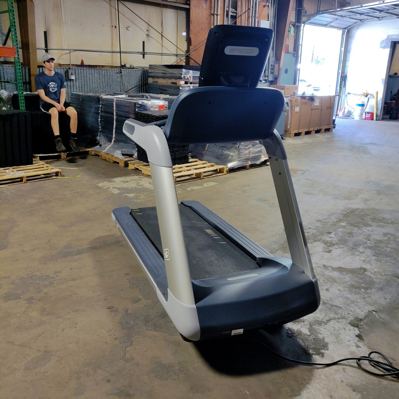 Precor TRM 885 Treadmill w/P82 Console