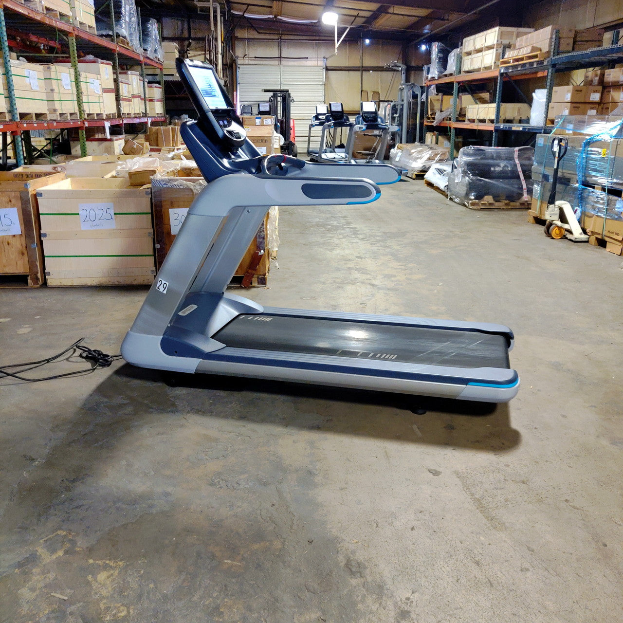 Precor TRM 885 Treadmill w/P82 Console