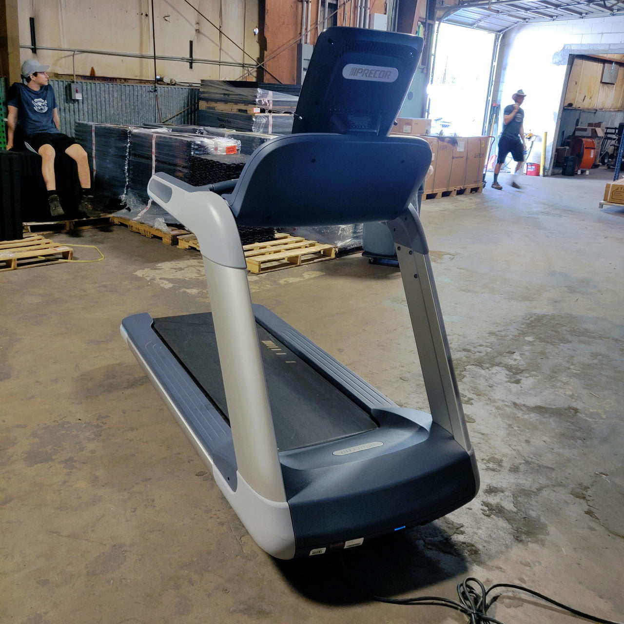 Precor TRM 885 Treadmill w/P82 Console