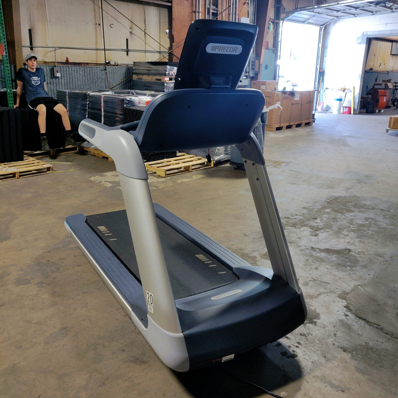 Precor TRM 885 Treadmill w/P82 Console