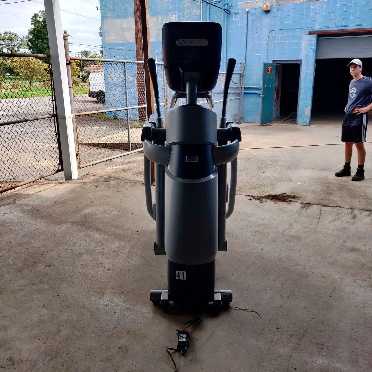 Precor AMT 885 with Open Stride w/P82 Console